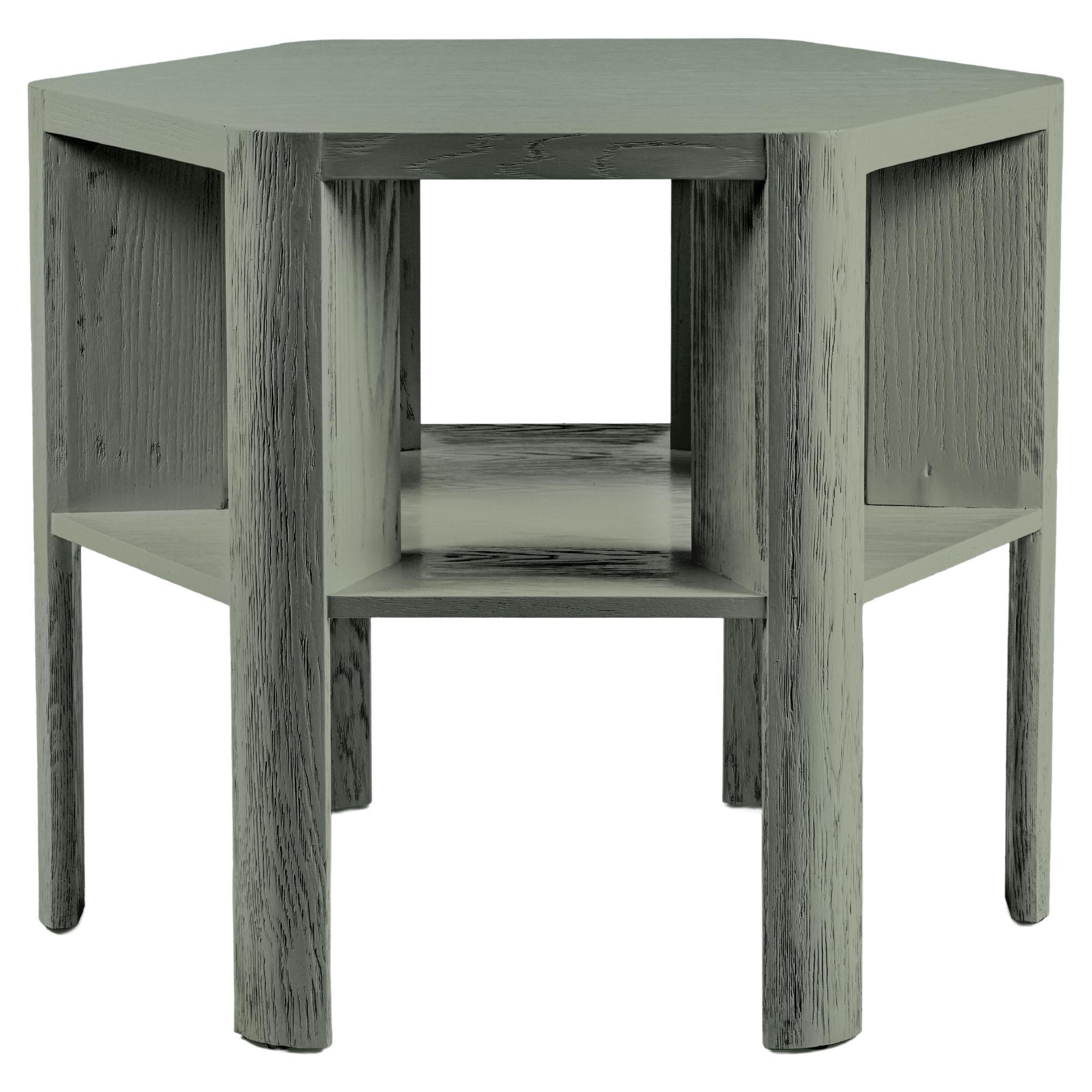 Grande table de bibliothèque laquée moderne et minimaliste montrée à Lichen sur chêne