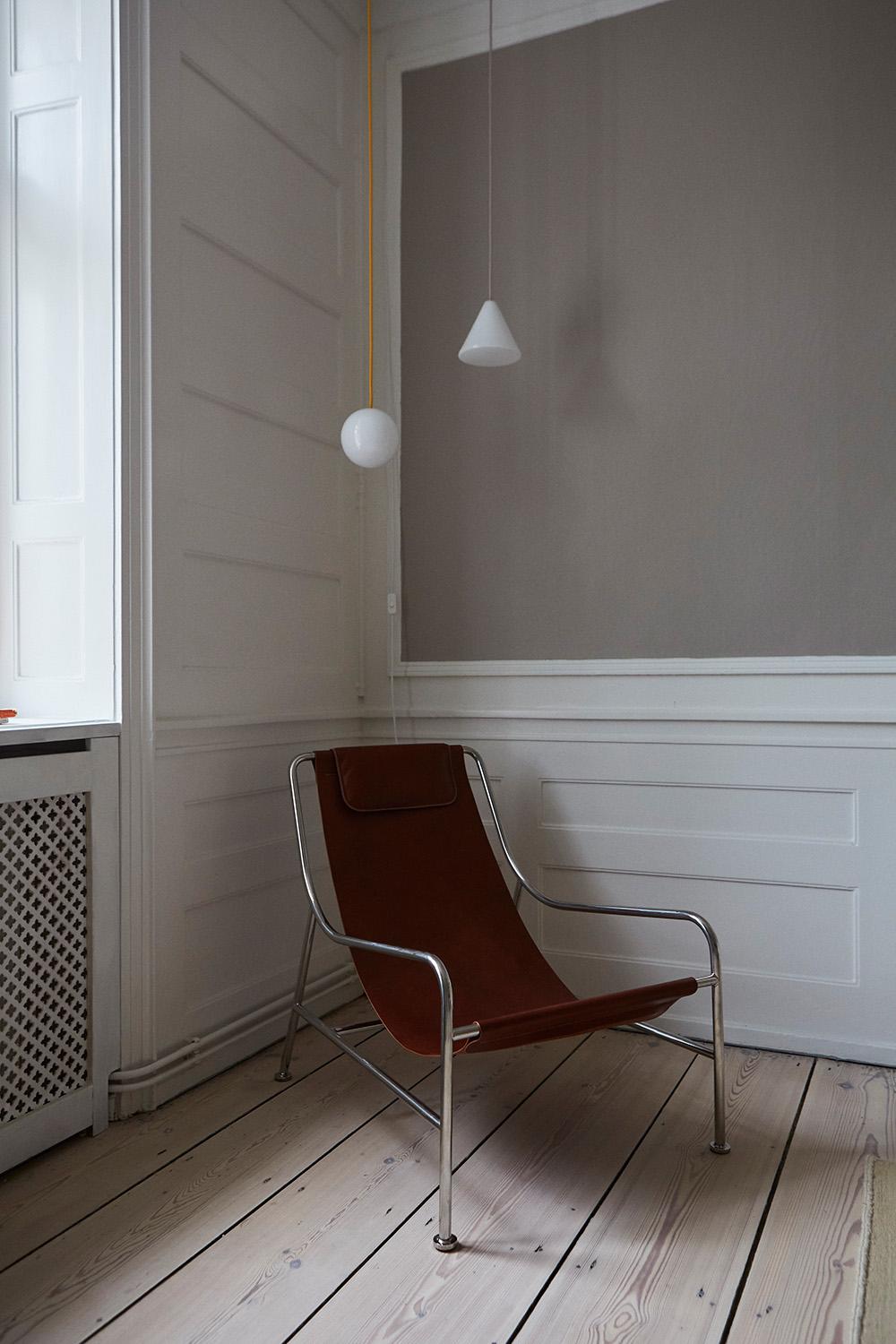 Minimalist Modern Lounge Chair in Brown Leather and Brushed Stainless Steel In New Condition For Sale In Lisbon, PT