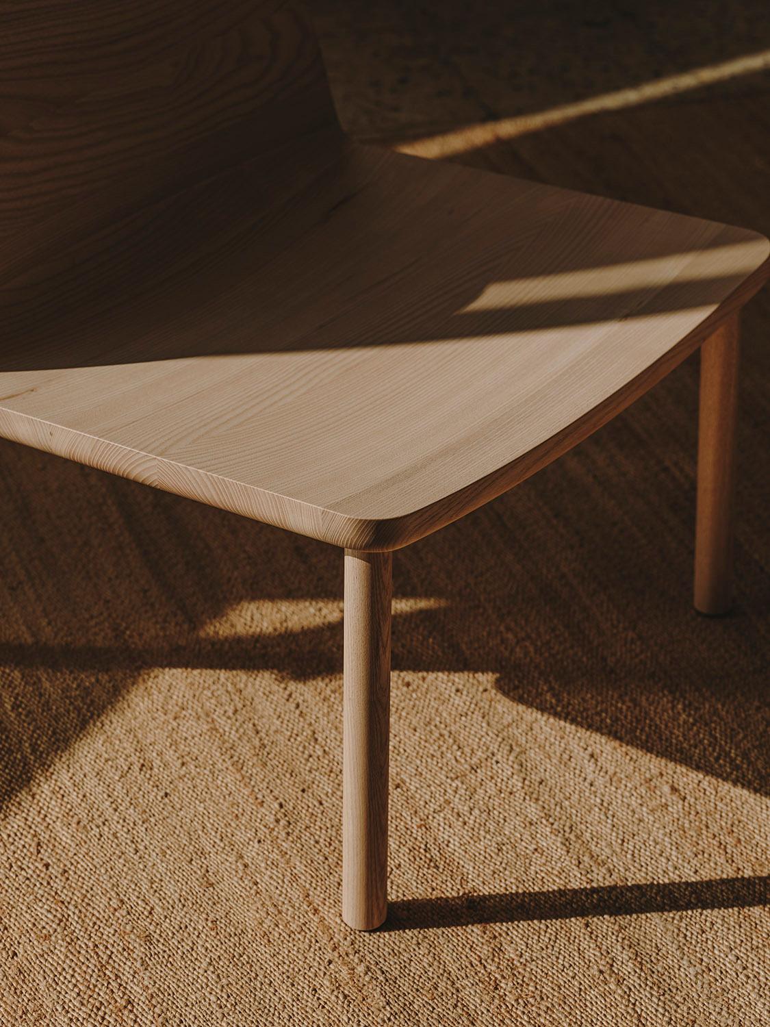 Minimalistischer moderner Loungesessel aus Eschenholz Allay aus natürlicher Esche – 2er-Set im Angebot 4