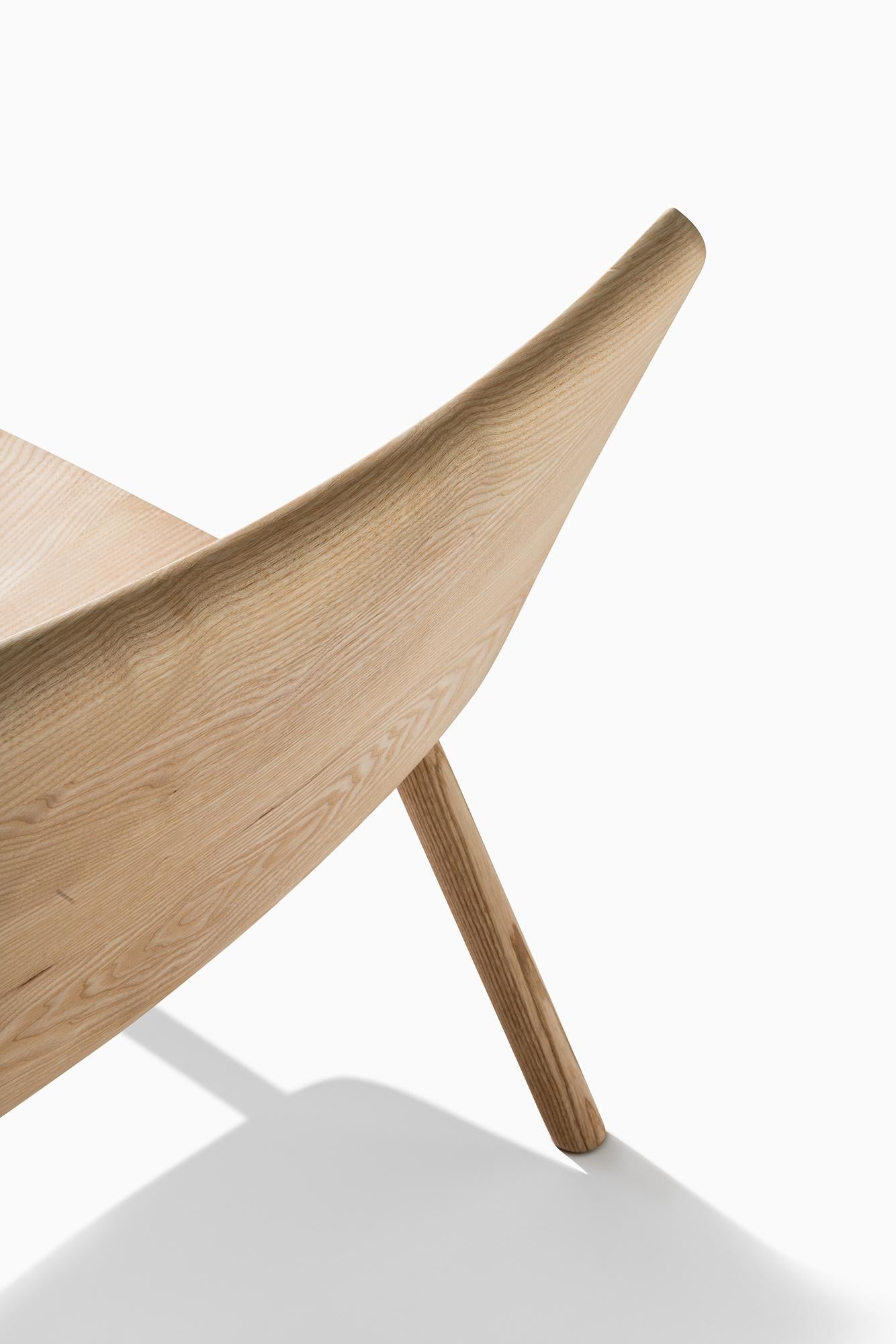 Minimalist Modern Lounge Chair in Natural Oak For Sale 5