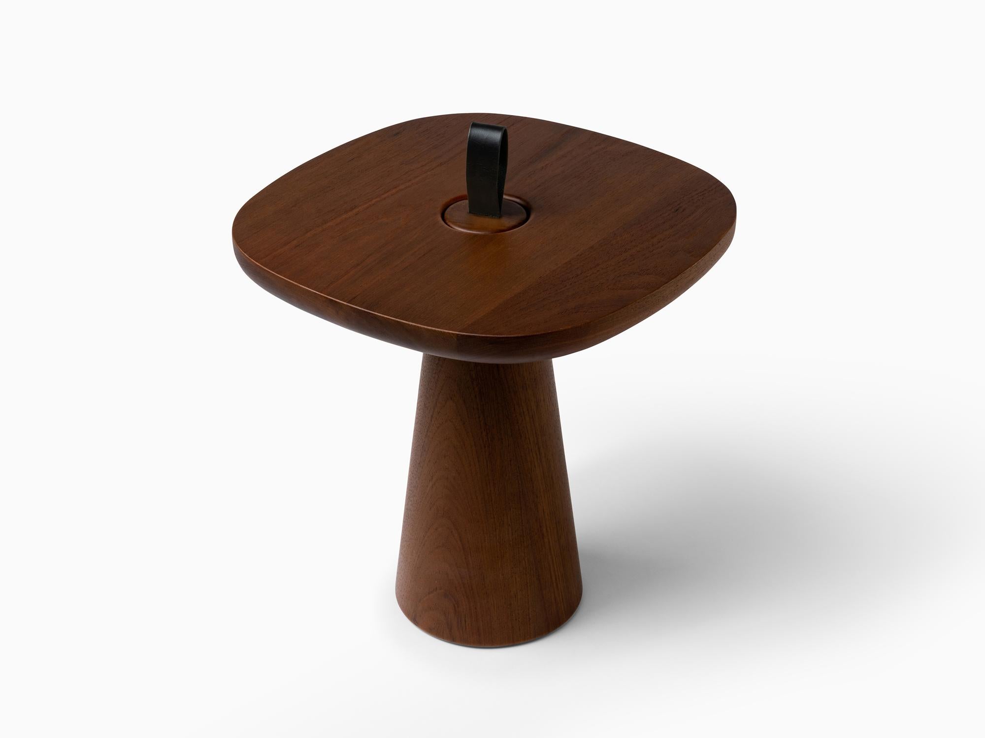 Minimalistischer moderner Beistelltisch aus Eiche Natur und Lederriemen im Angebot 11