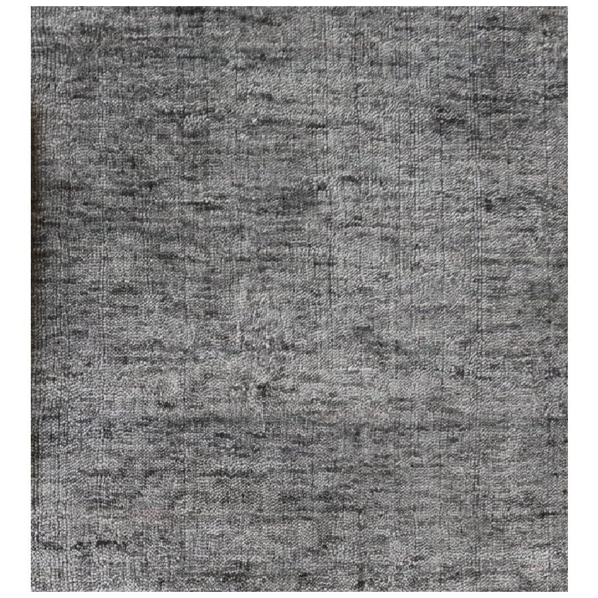 Tappeto di seta di bambù grigio solido moderno e minimalista, rivestito a mano in stock in vendita