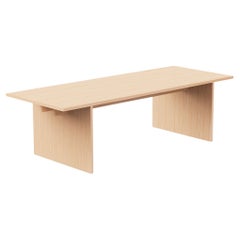 Minimalistischer moderner Tisch aus Eschenholz