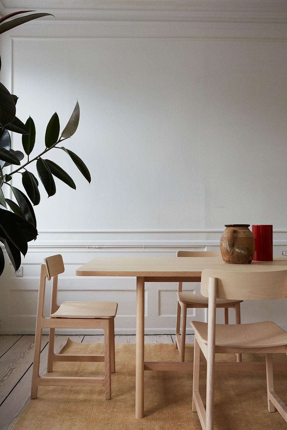 Table moderne minimaliste en bois de frêne, collection FRAME en vente 4