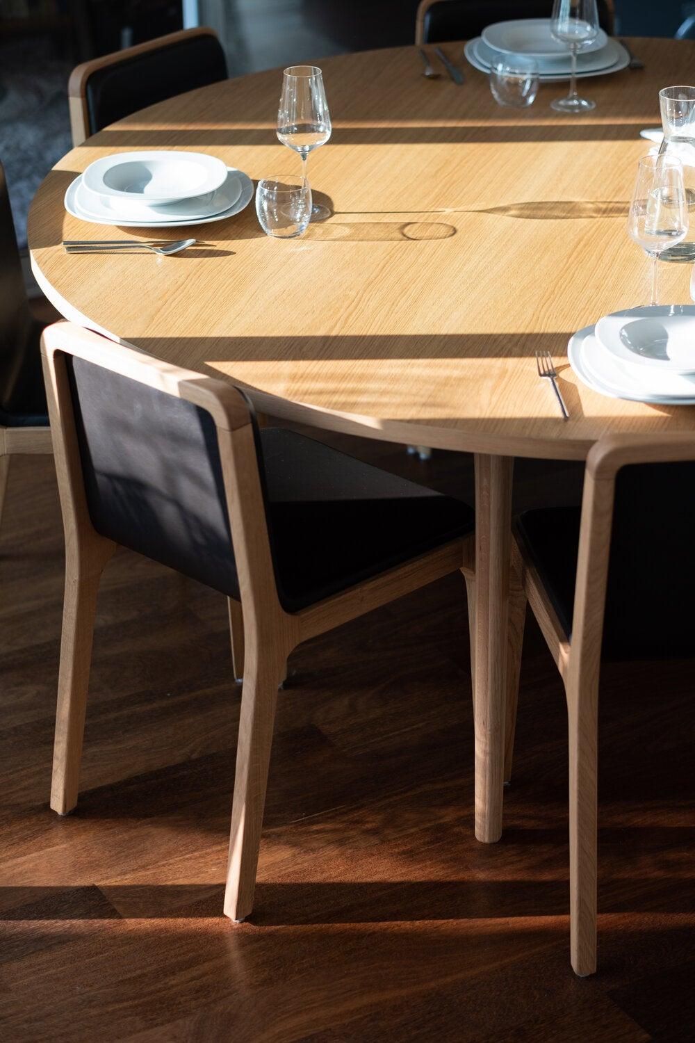 Fait à la machine Table moderne minimaliste ronde en bois de frêne 130 cm en vente