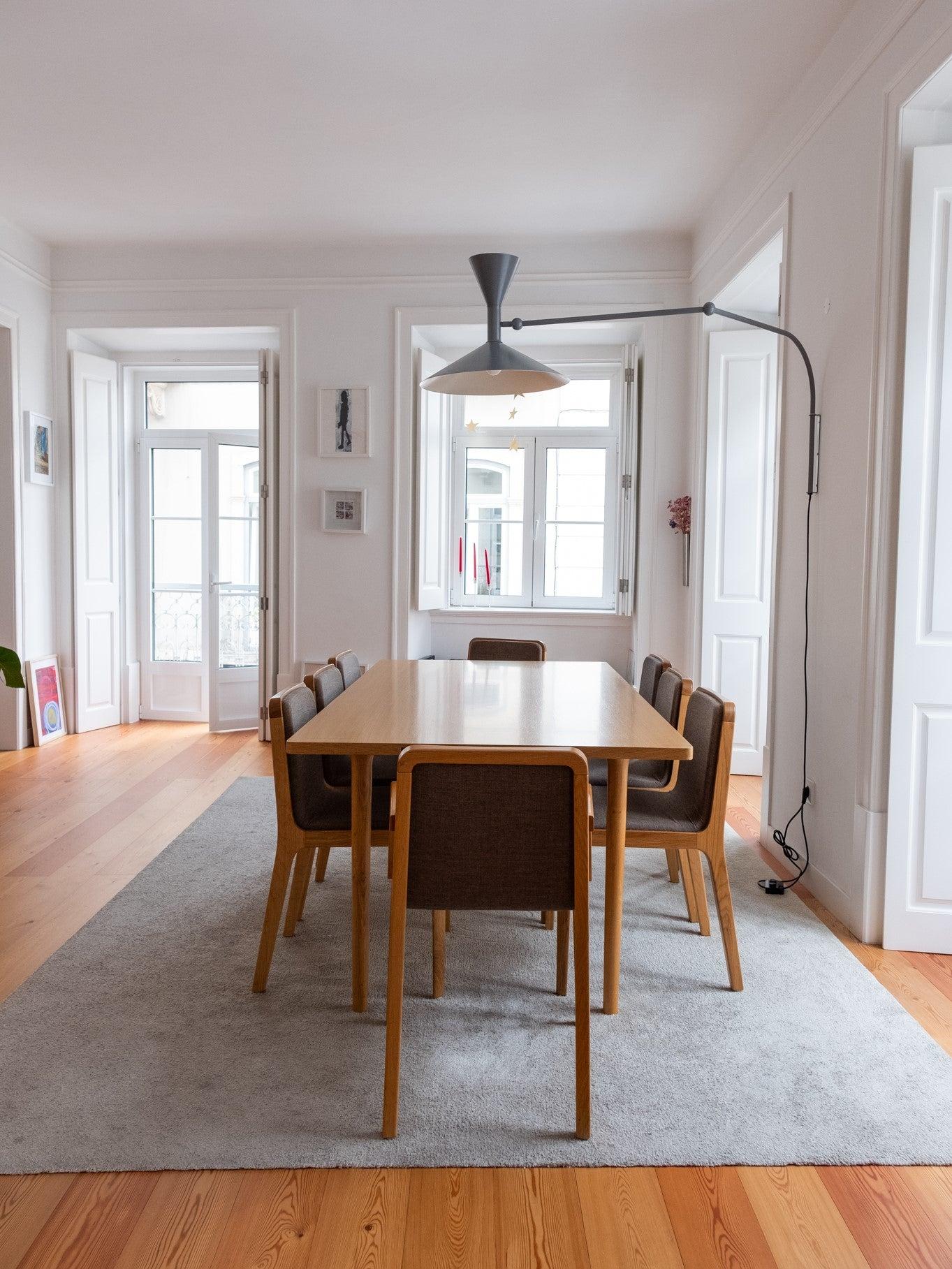 Portugais Table moderne minimaliste et minimaliste en chêne à rallonge extensible en vente