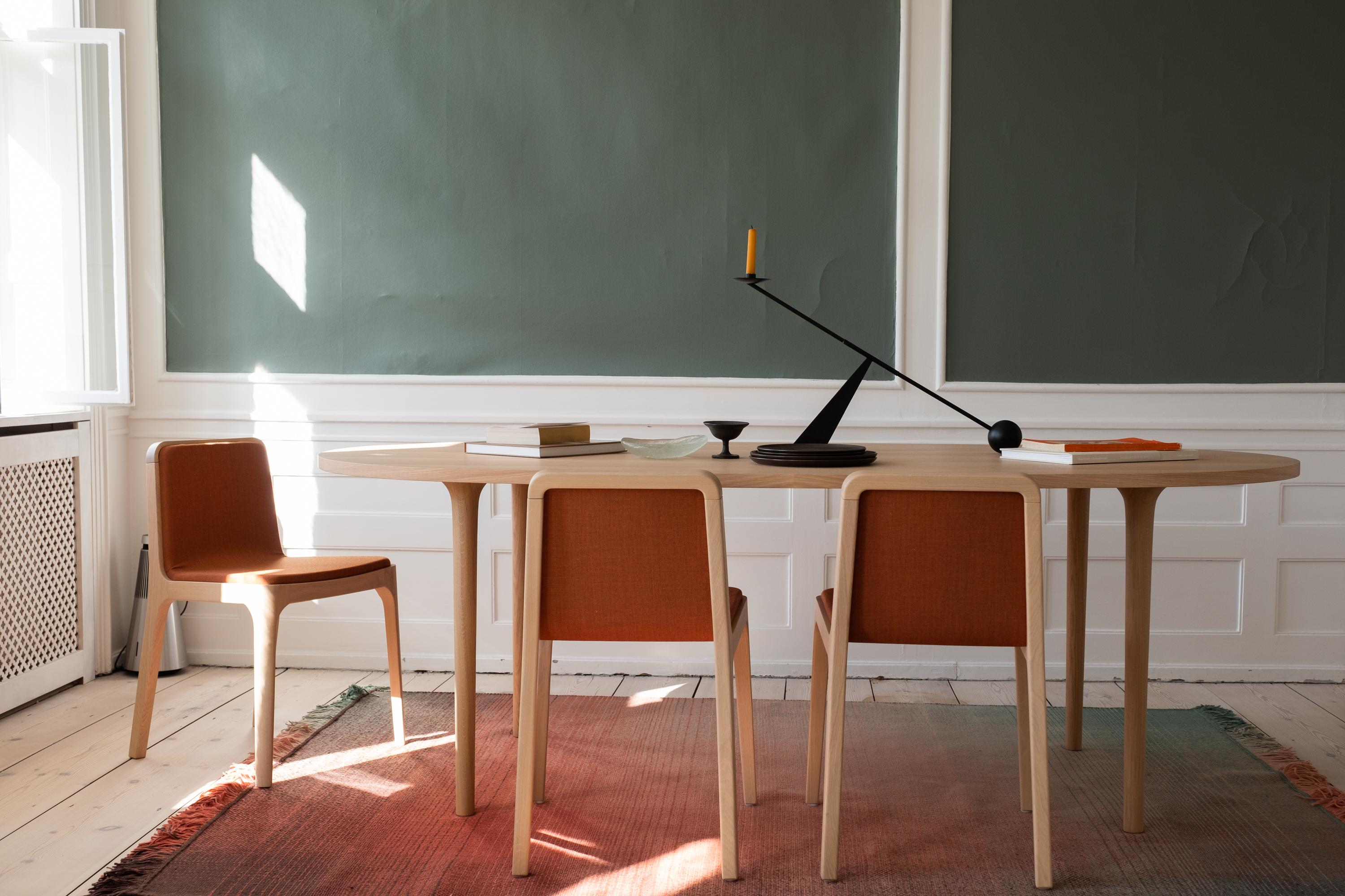 Moderne Table moderne minimaliste en bois de chêne Oval en vente
