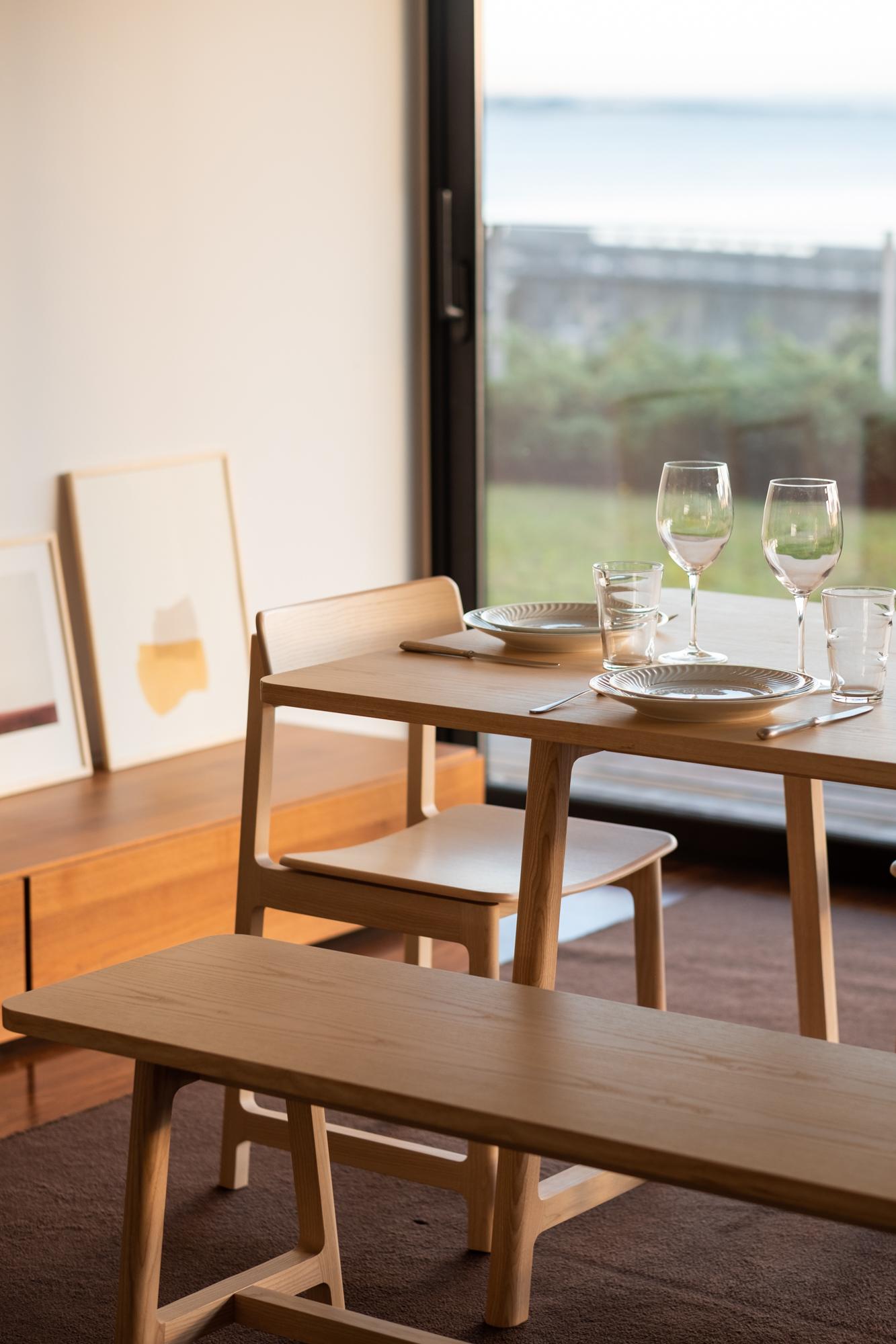 Collection de tables modernes minimalistes avec cadre en bois de noyer en vente 2