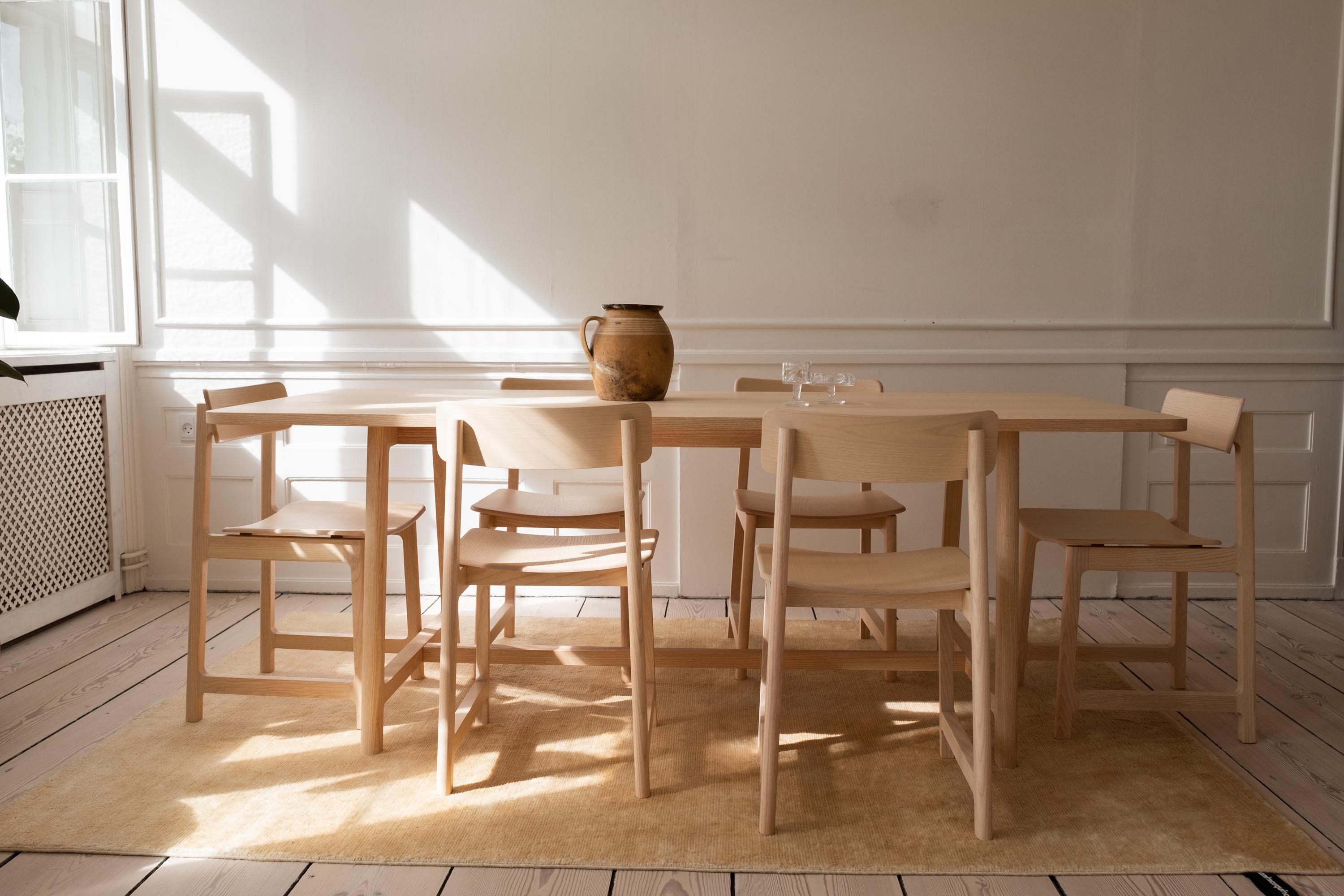 Fait main Collection de tables modernes minimalistes avec cadre en bois de noyer en vente