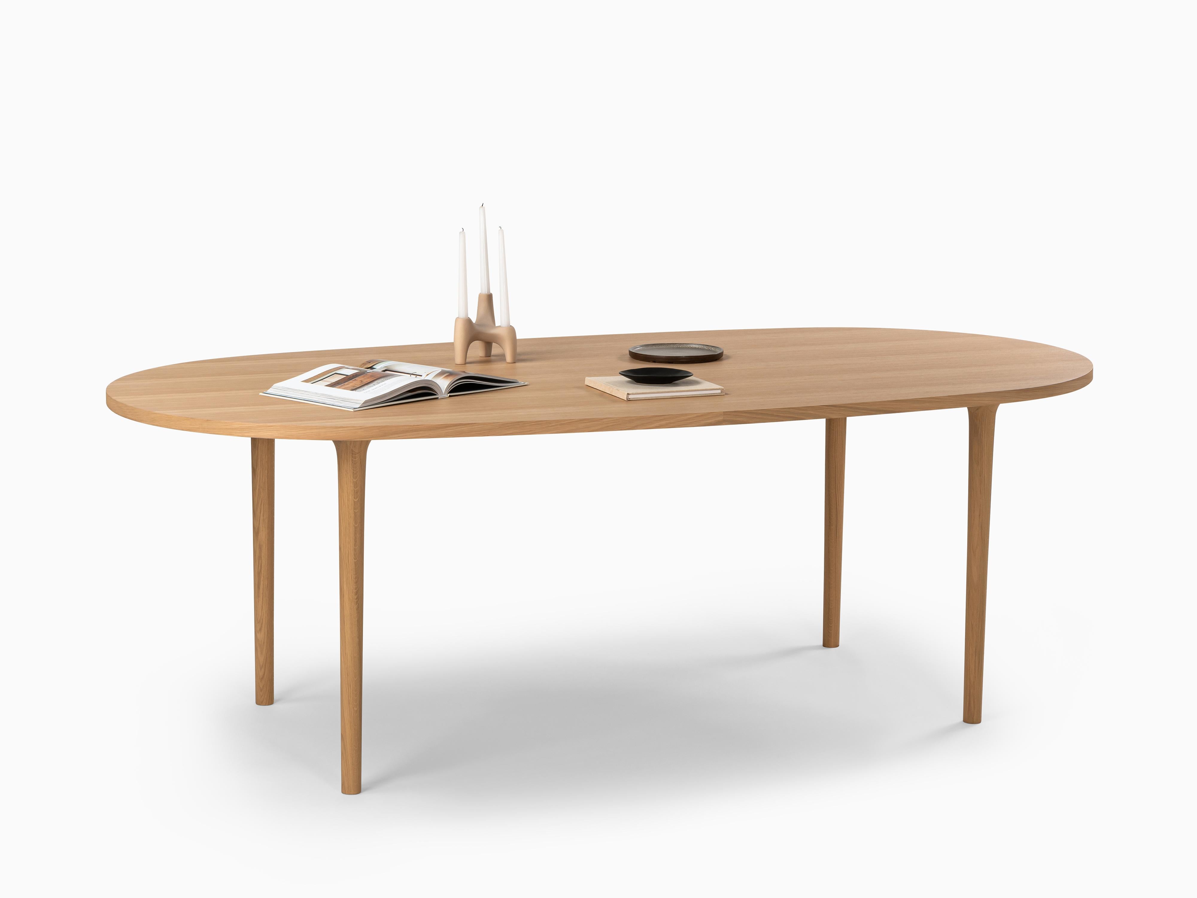 CAST table - A simple and versatile design that can be used with different table tops shapes and sizes – be it round, oval, rectangular or square. It is ideal for a wide range of uses be it at the home, also in an extendible version or at an office