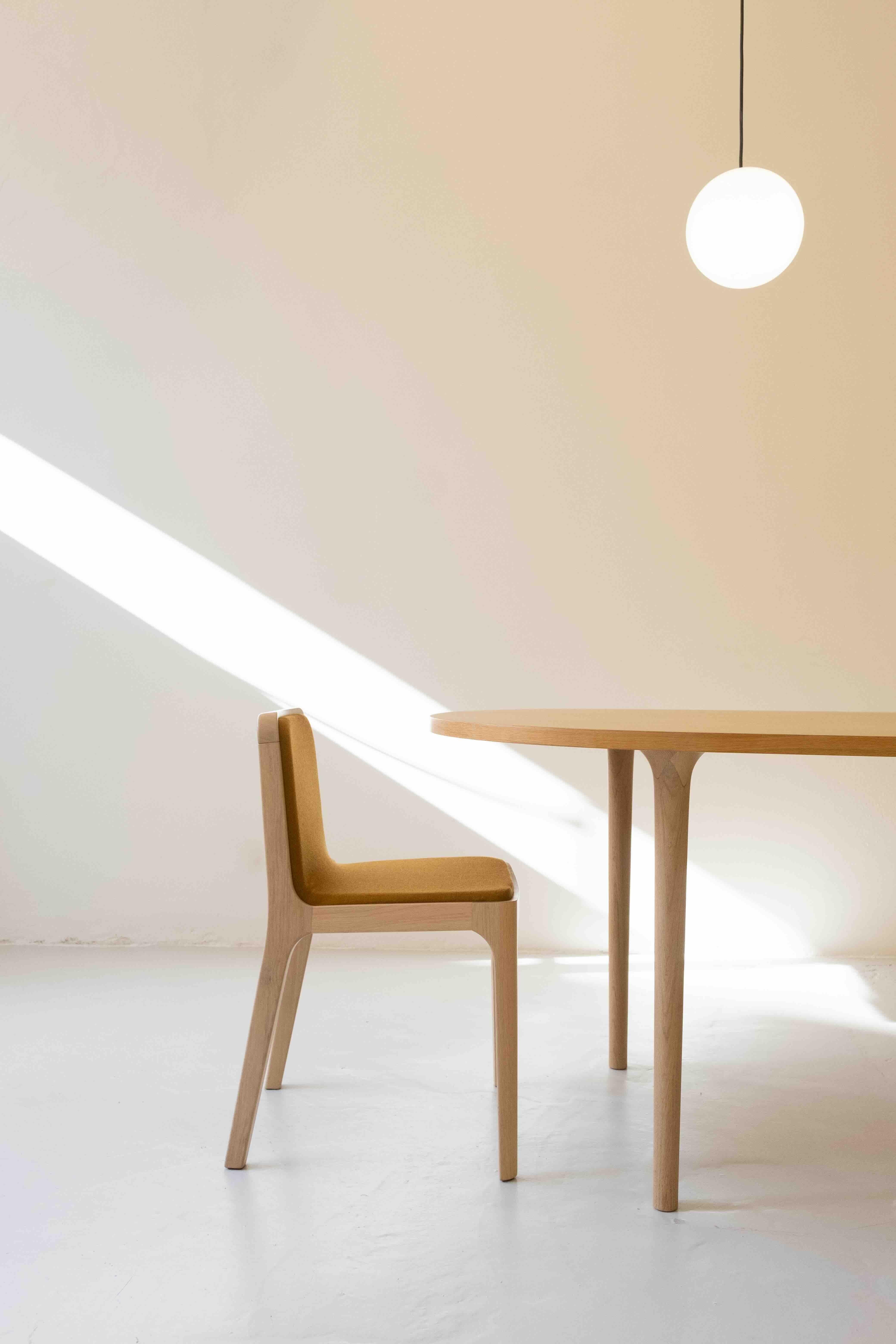 Minimalist Modern Table in Walnut Wood Oval For Sale 2