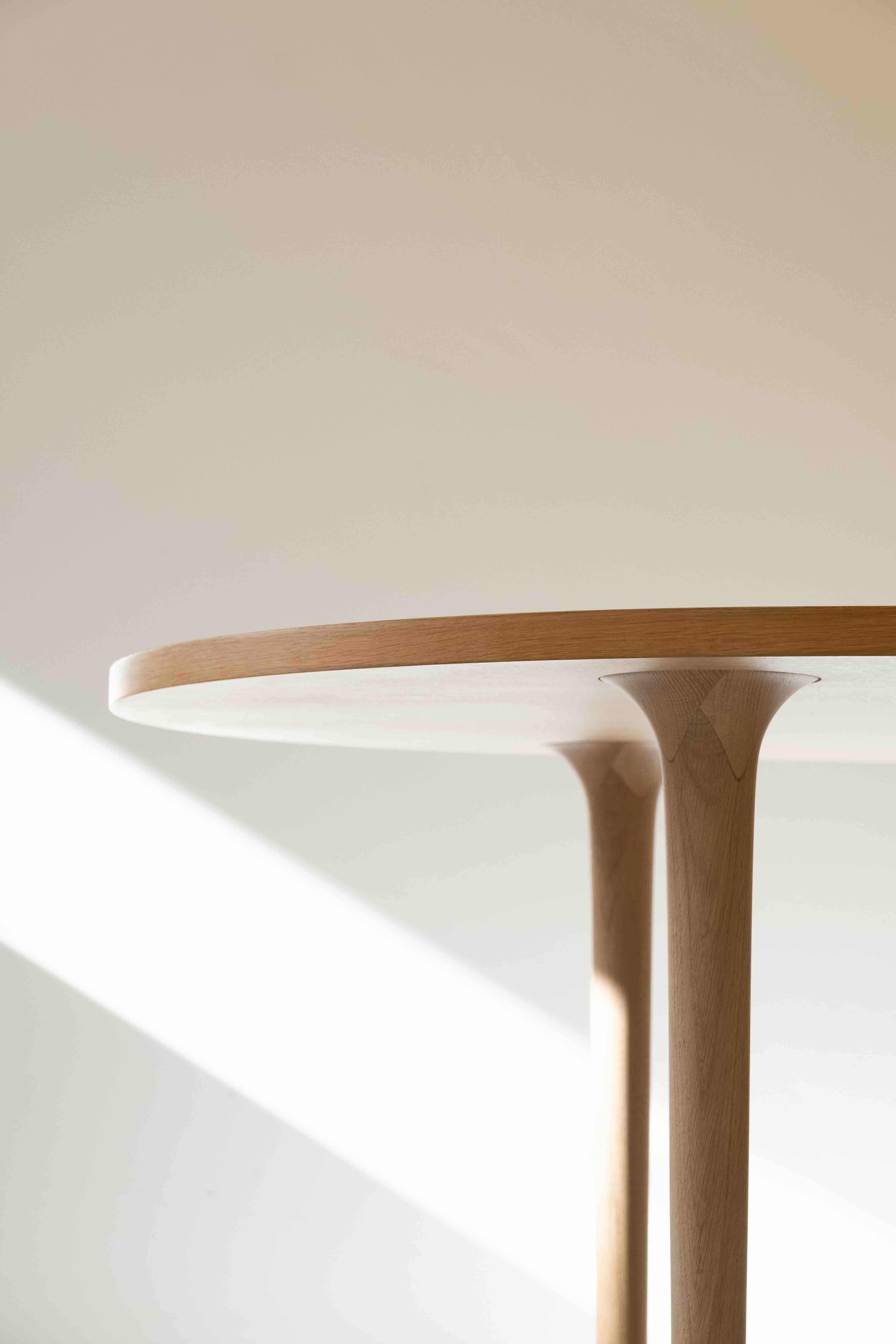 Minimalist Modern Table in Walnut Wood Oval For Sale 3