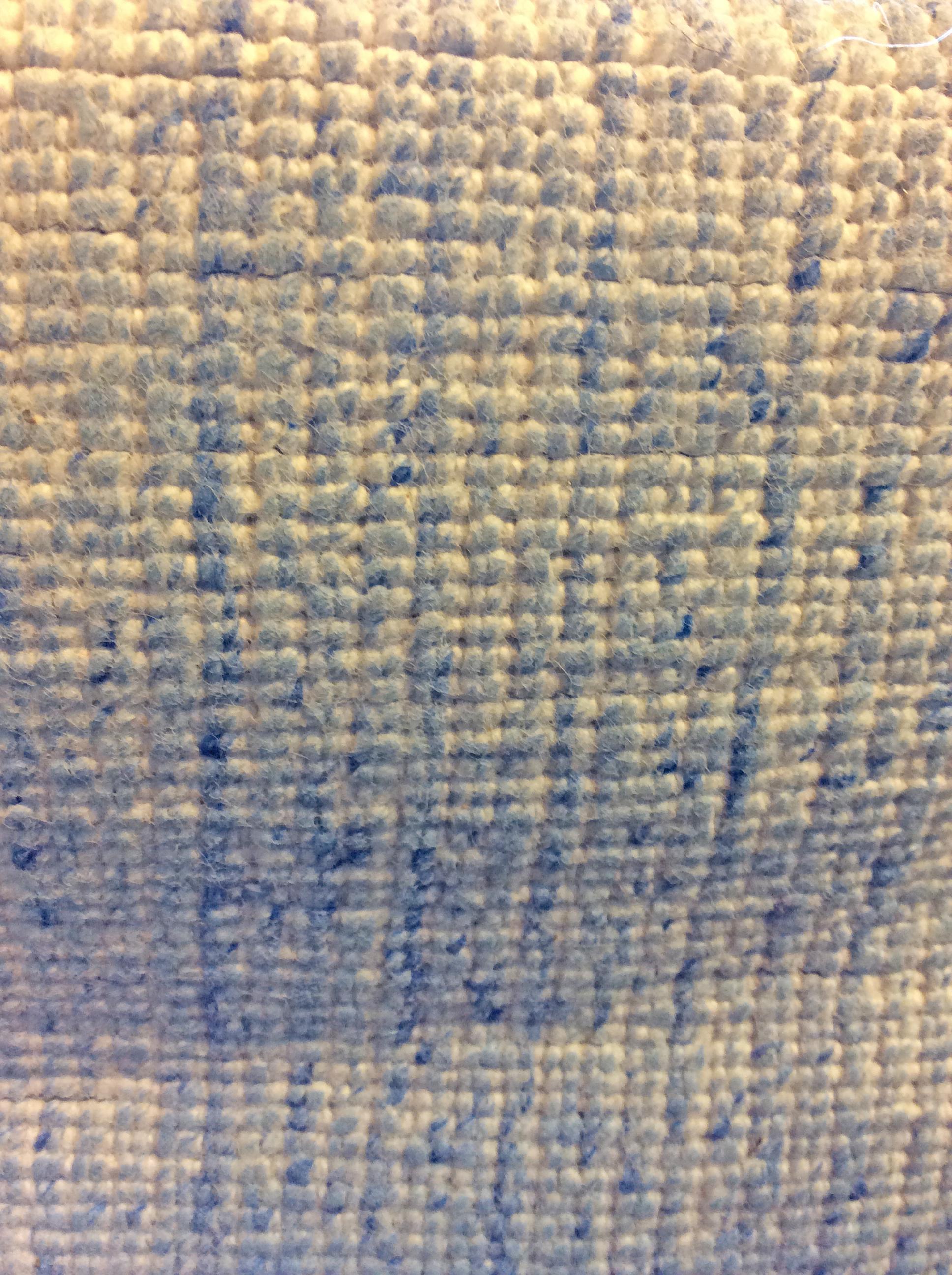 Minimalistischer moderner tibetischer Teppich aus Viskose - Blau & Lavendel, von Doris Leslie Blau (21. Jahrhundert und zeitgenössisch) im Angebot