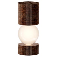 Minimalistische moderne Holz-Tischlampe, abgerundete Form, Nussbaumwurzel, mattiertes Glas