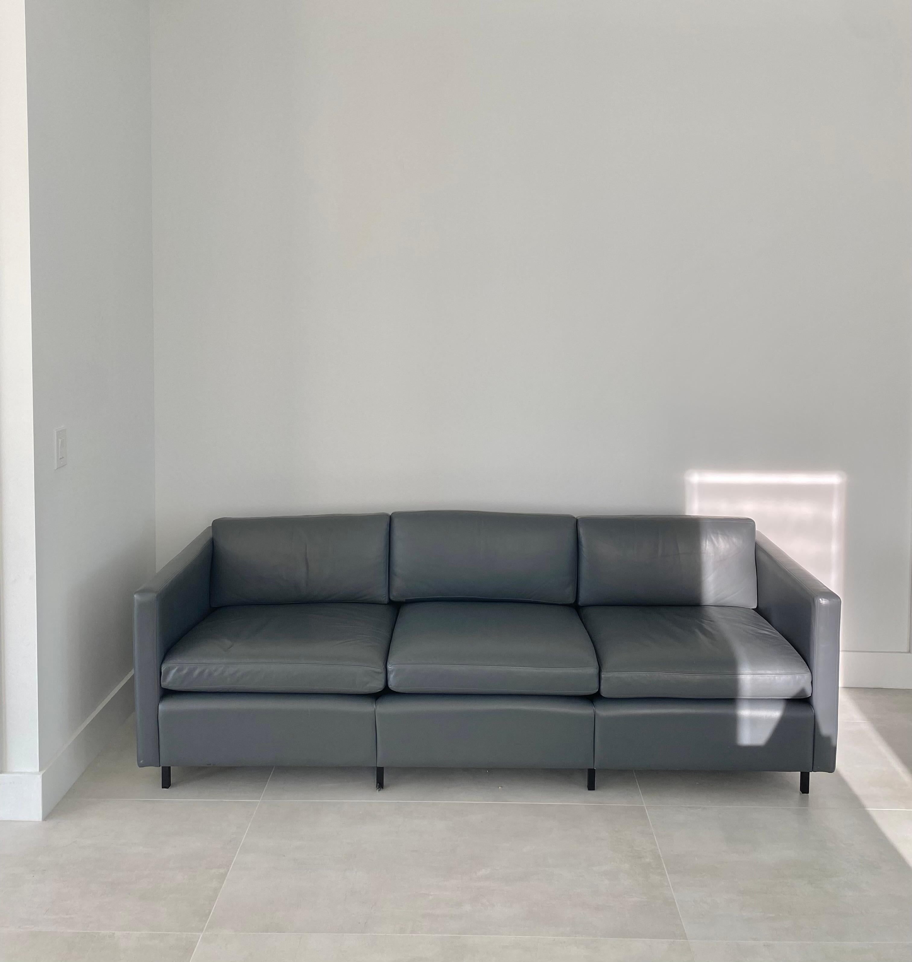 Minimalist Modernist Knoll Charles Pfister in Gray Leather Sofa For Sale 2