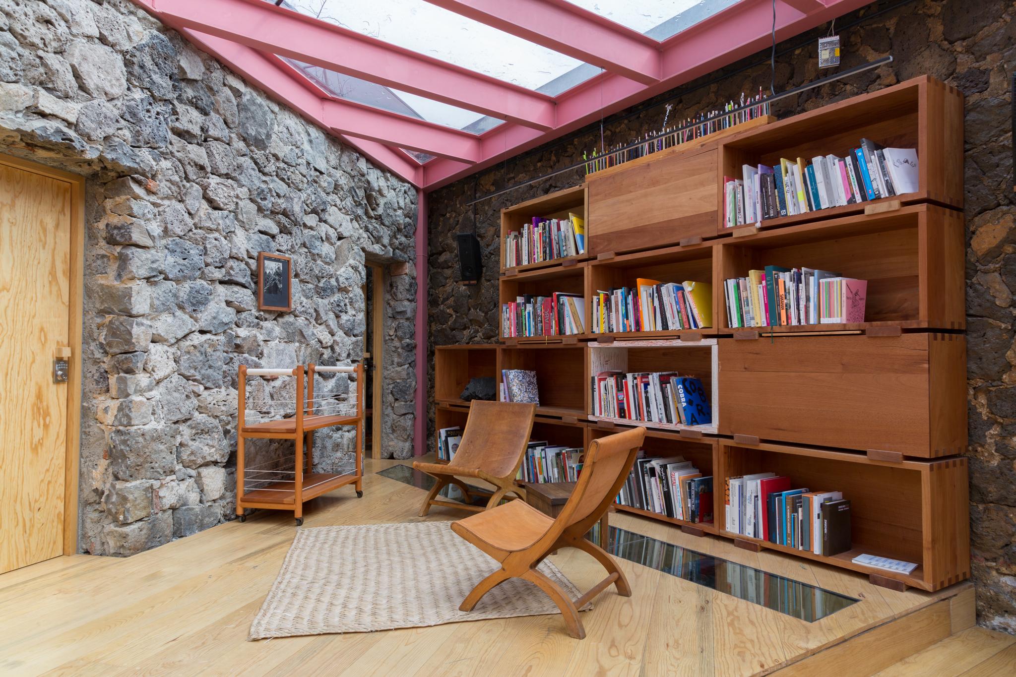 Organico moderno Libreria modulare in legno massiccio di noce caraibico - Set di 4 unità in vendita