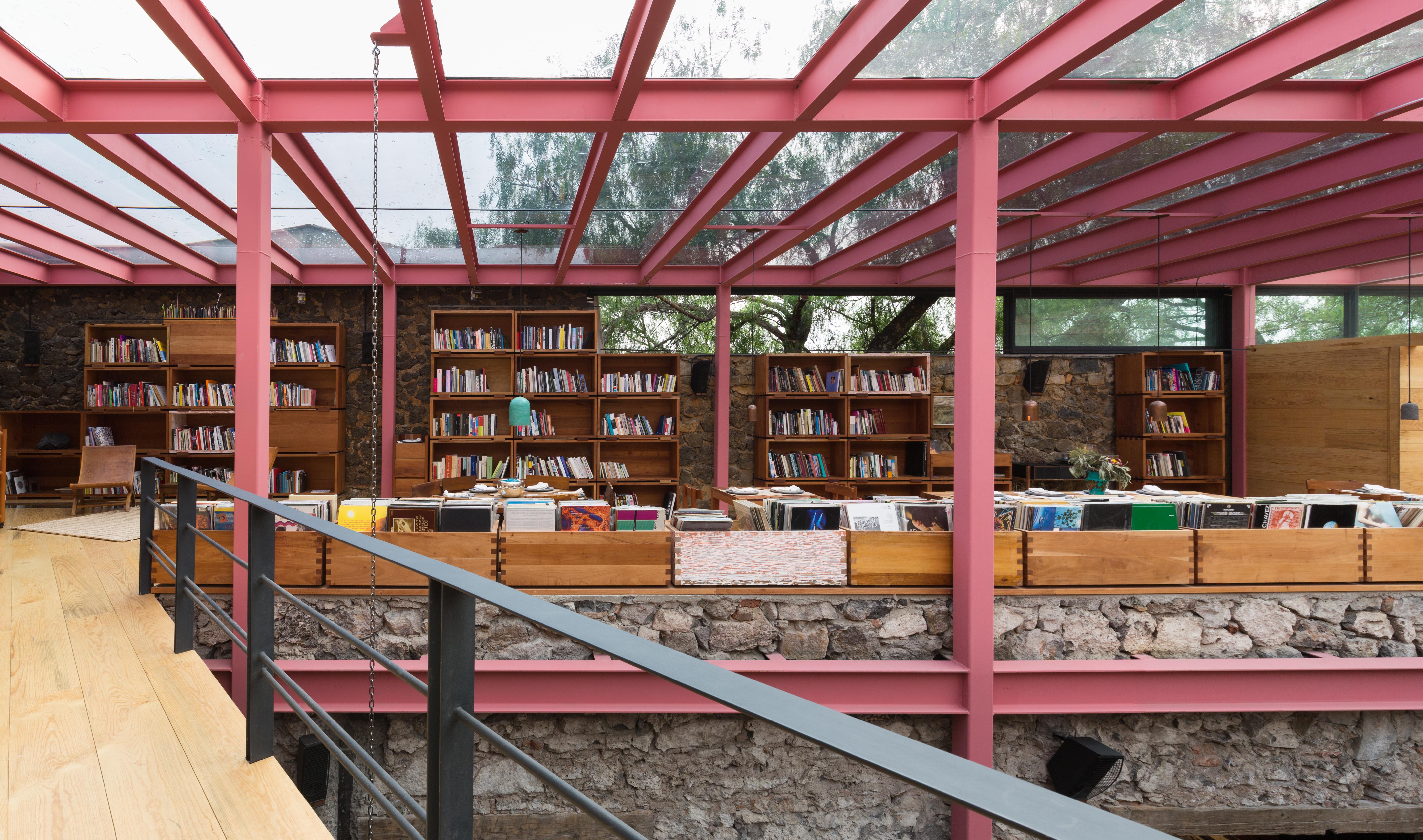 Fatto a mano Libreria modulare in legno massiccio di noce caraibico - Set di 4 unità in vendita