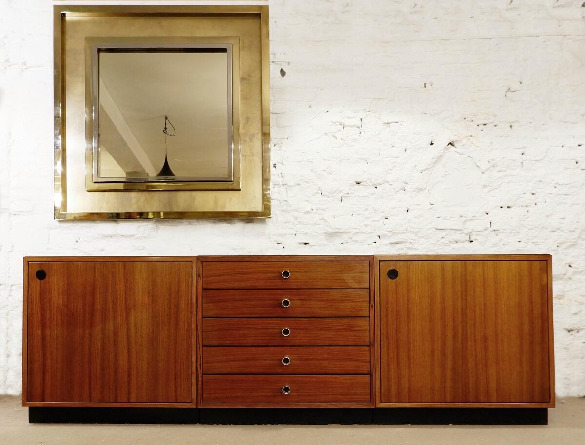 Minimalist Modular sideboard Osvalbo Borsani for Tecno 1960s

It is in three part that can be separate 
 D: 45 cm (17.72