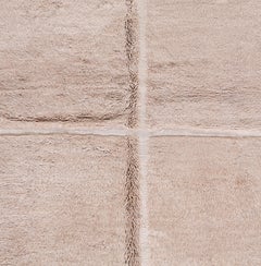 Minimalist Moroccan Beni Mrirt Rug – Hand-Knotted Wool in Neutral Beige