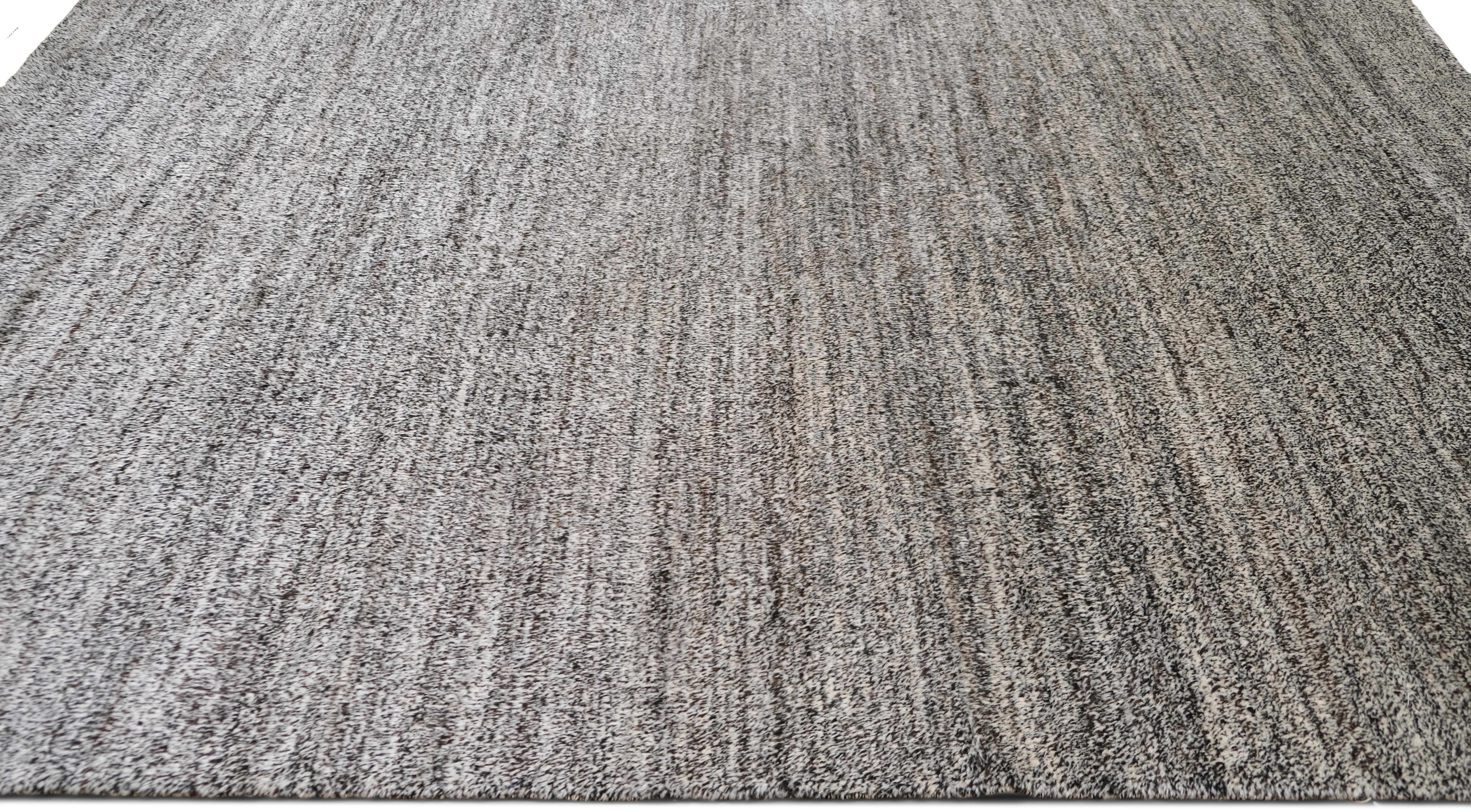 Minimalist Moroccan Style Neutral Gray Wool Rug 8'x10' Afgano en venta