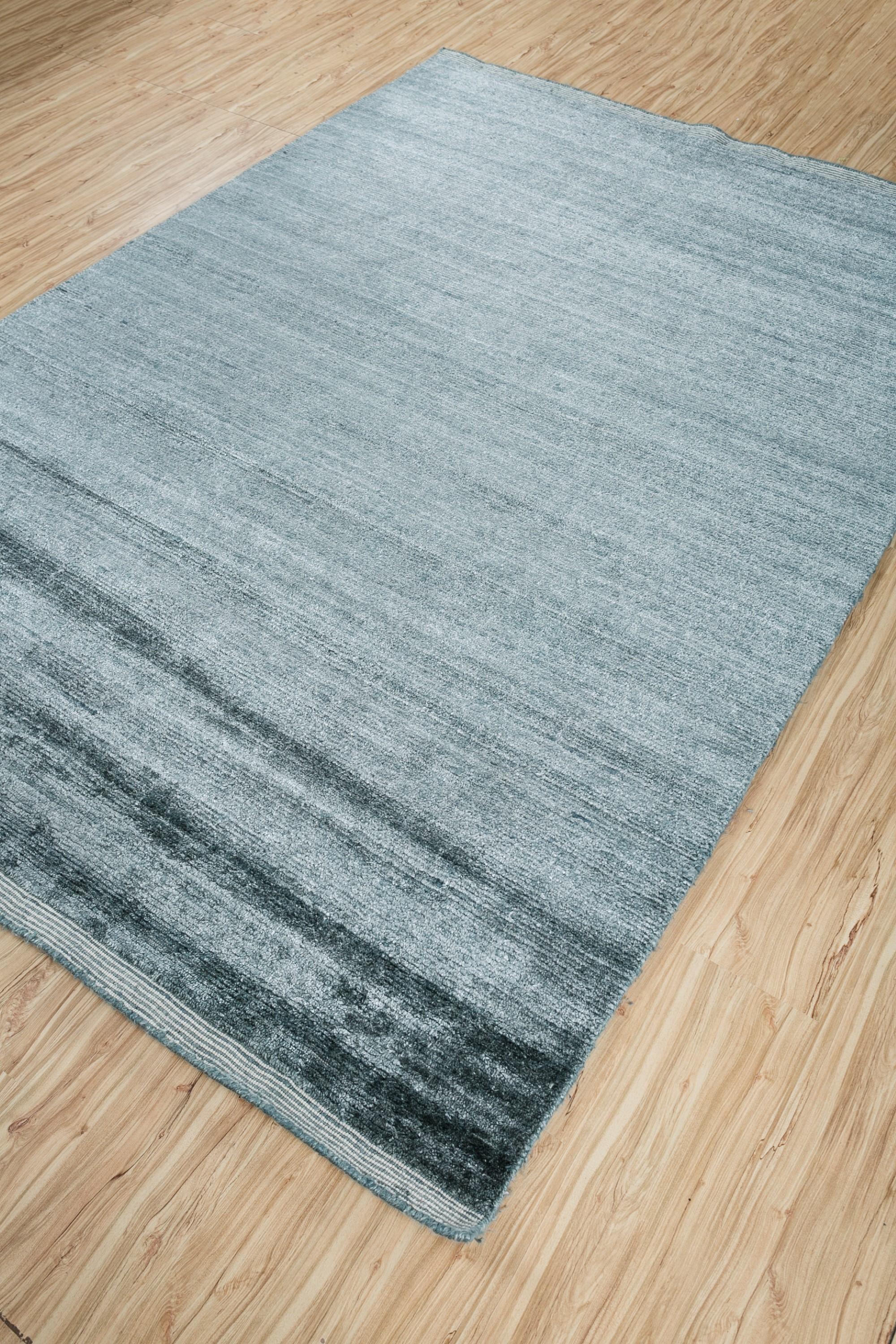 Ever wonder what happens when modern minimalism meets timeless artistry? Look no further than this rug, a handloom masterpiece by that captures the essence of both. Woven with the utmost care, this solid-color rug features an uneven, fading gradient