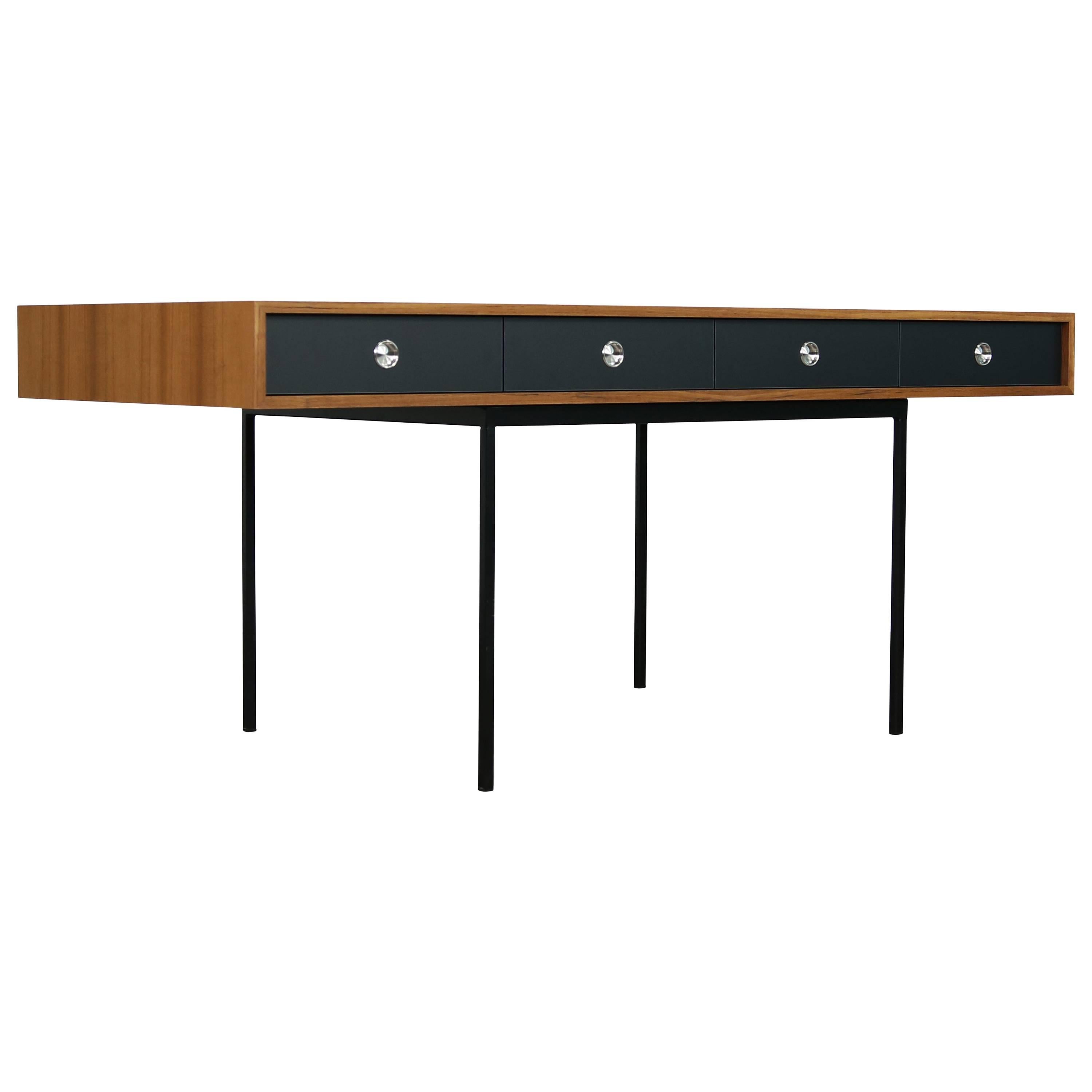 Minimalist Nathan Lindberg Design Teak and Metal Writing Table Mod. NL40 Black (Moderne) im Angebot