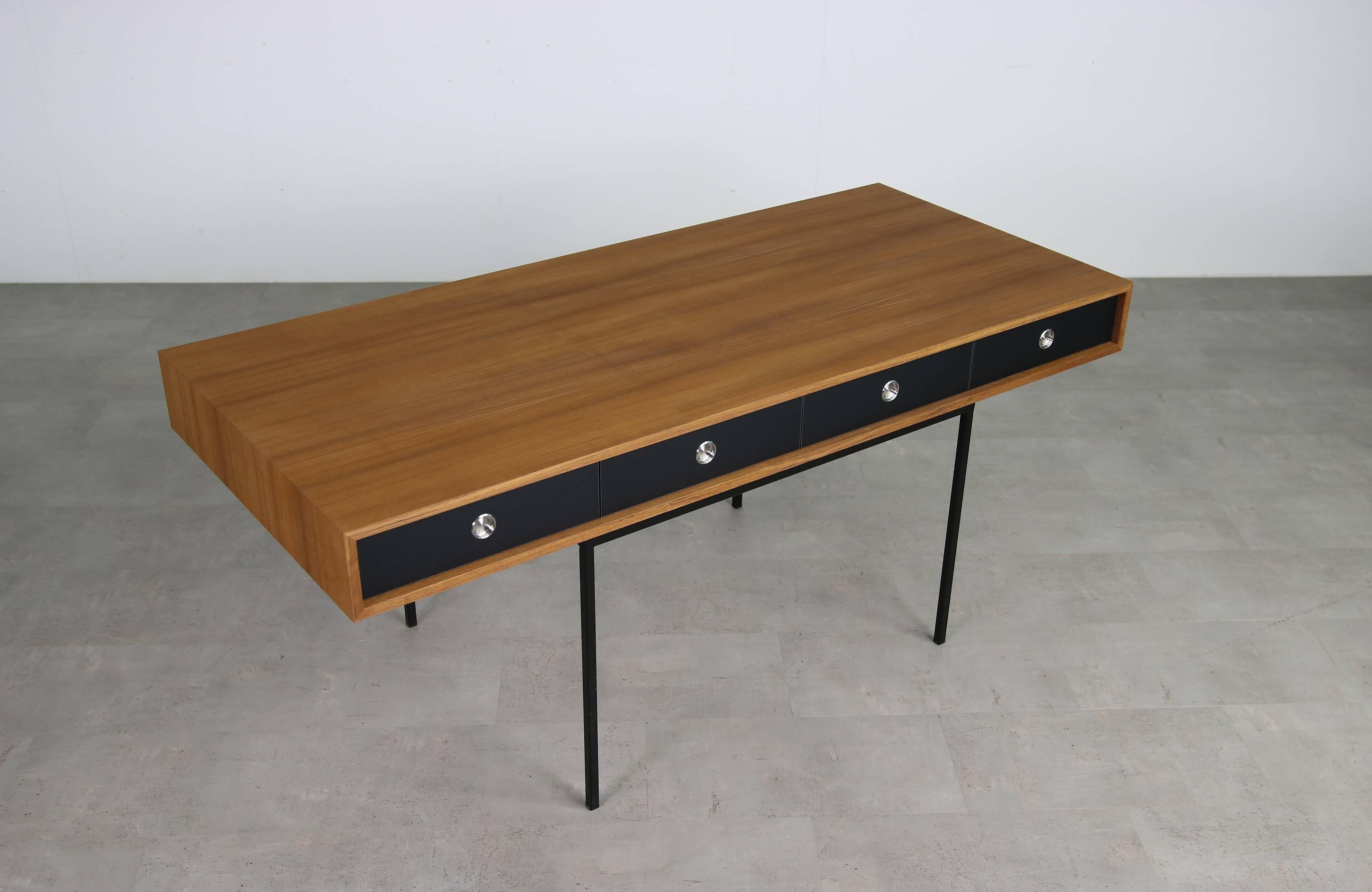 Minimalist Nathan Lindberg Design Teak and Metal Writing Table Mod. NL40 Black im Angebot 2