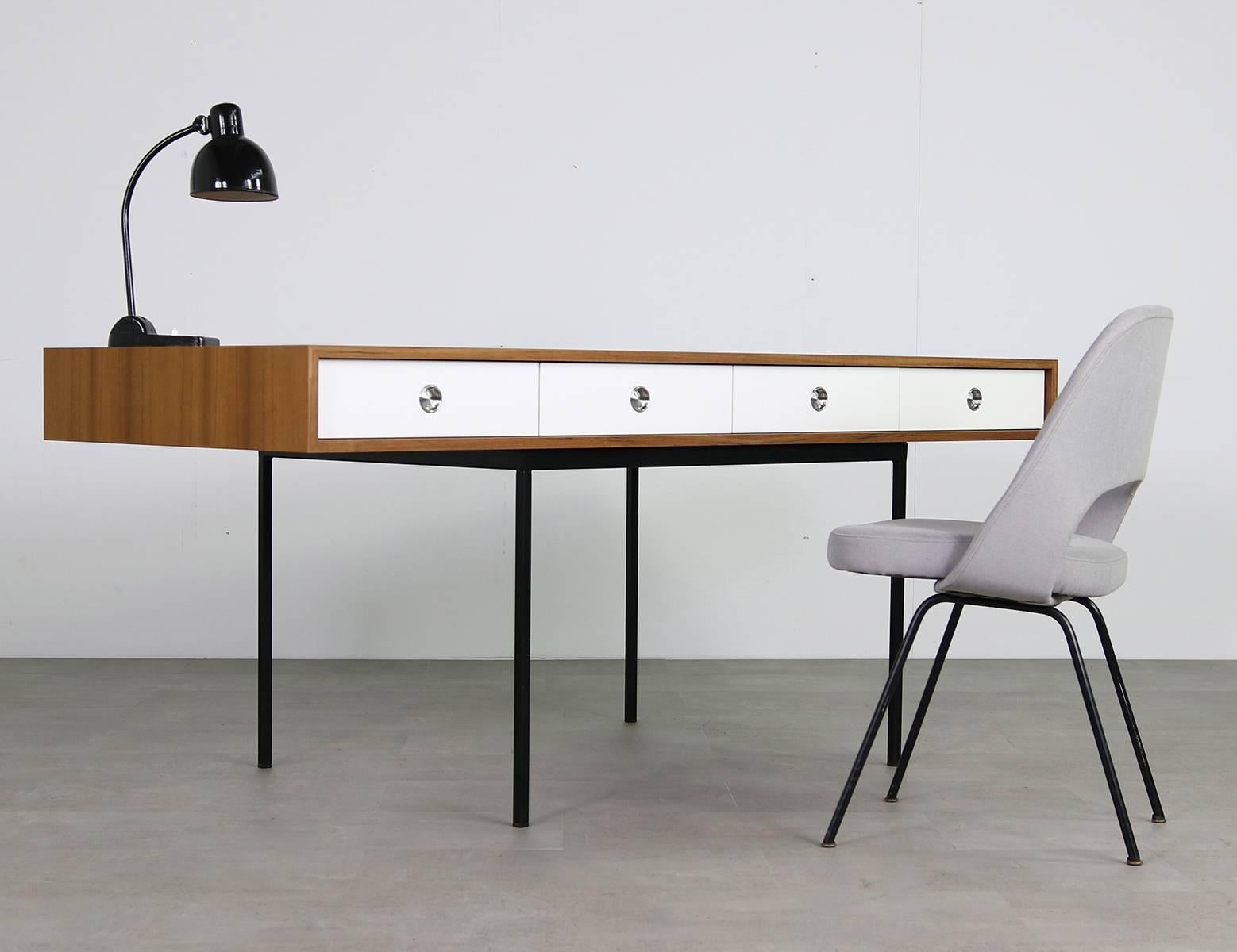 Minimalist Nathan Lindberg Design Teak and Metal Writing Table Mod. NL40 White For Sale 3