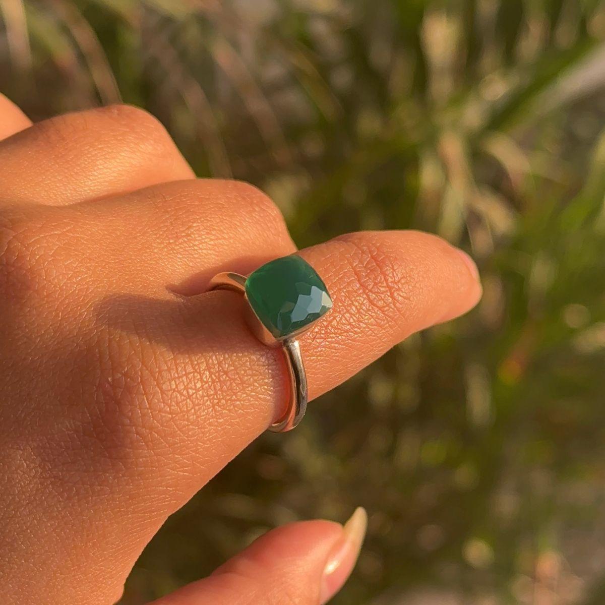 For Sale:  Minimalist Natural Green Onyx Birthstone Solitaire Ring for Mom in 925 Silver 8