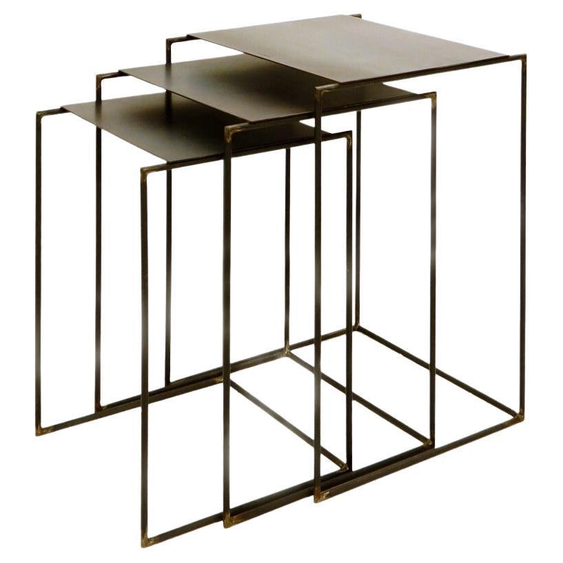 Tables gigognes minimalistes par Franck Robichez