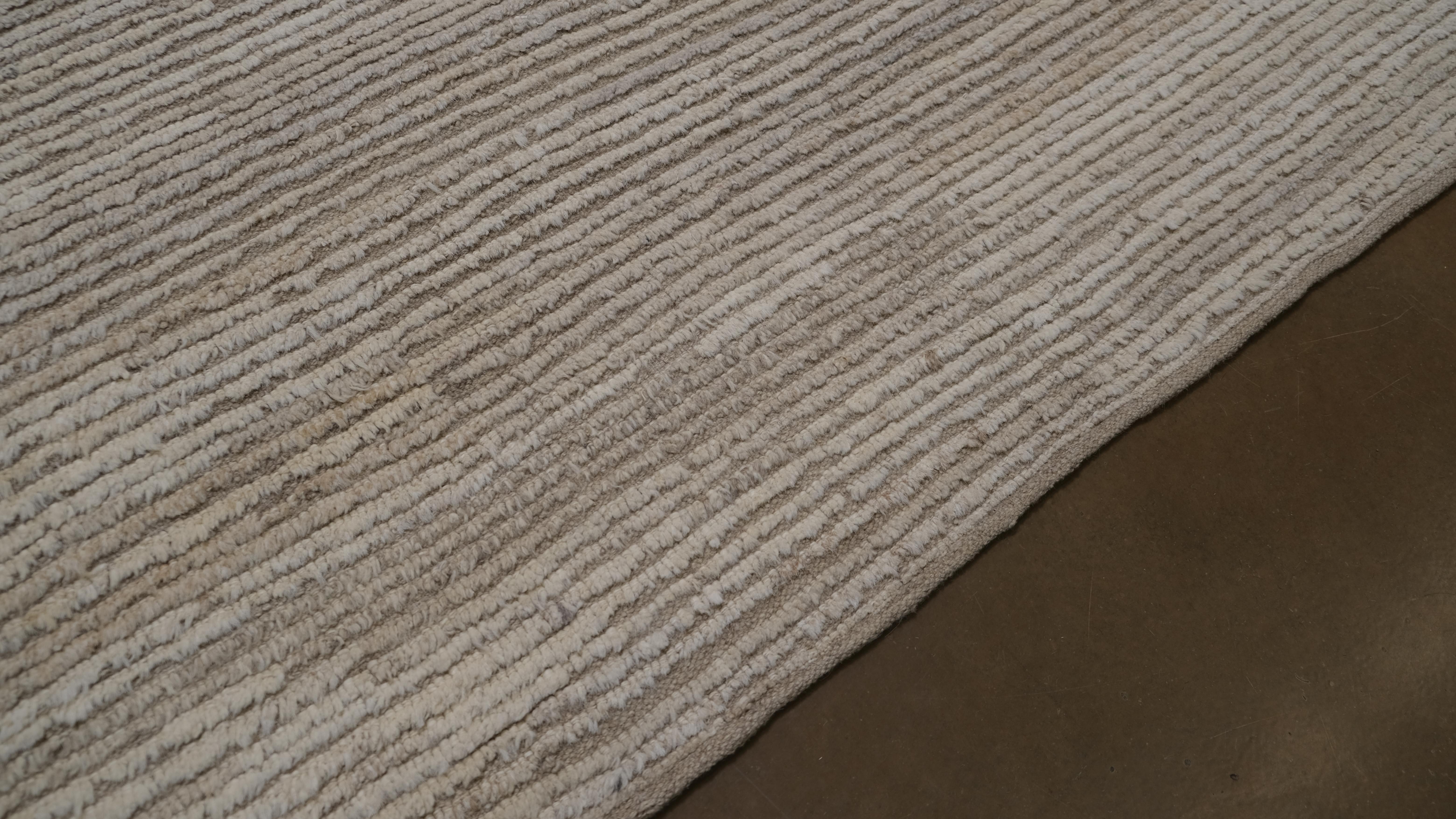 Tapis minimaliste neutre subtilement texturé en laine naturelle 10'5''x13'10'' Neuf - En vente à Torrance, CA