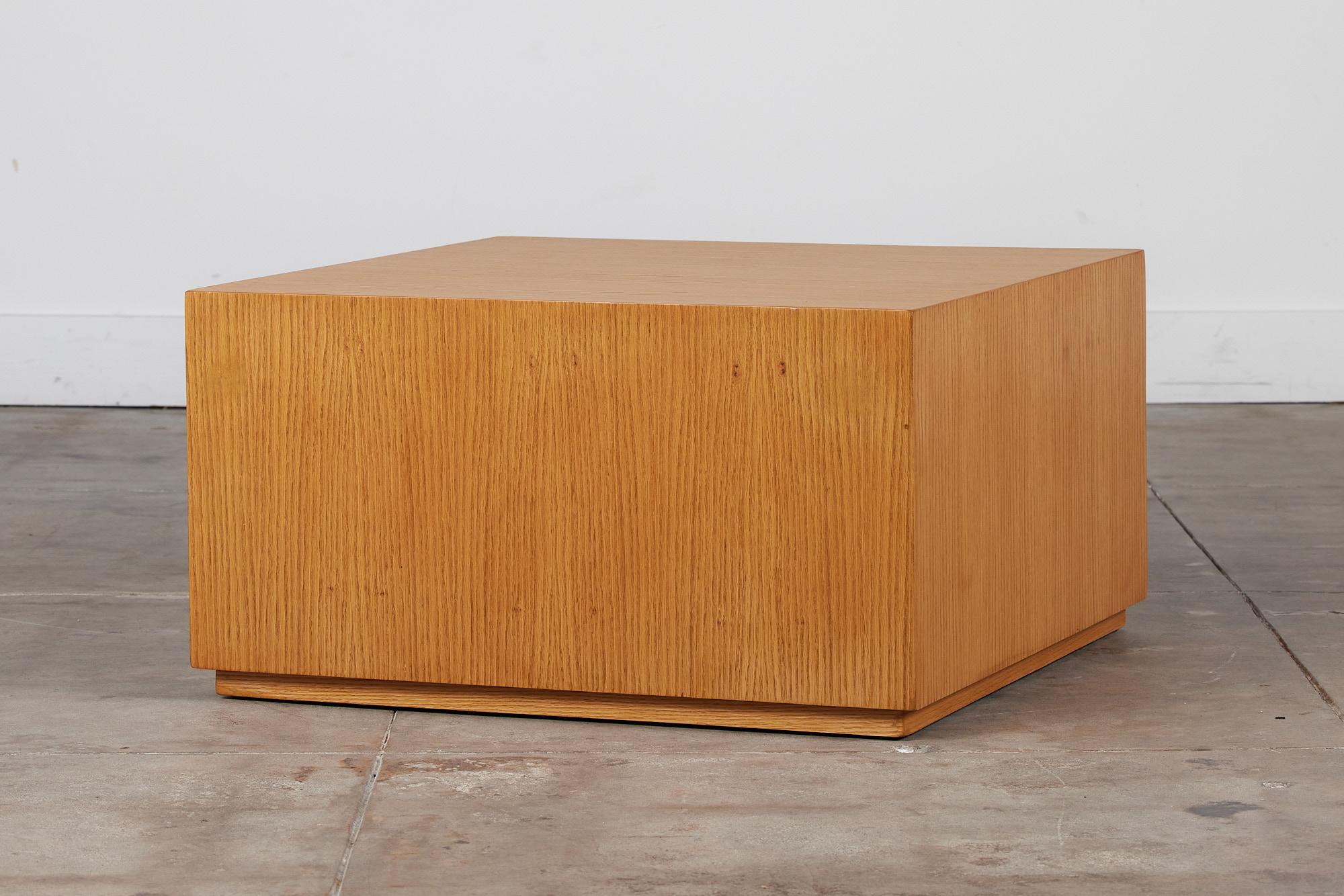 Inconnu Piédestal de table cubique minimaliste en chêne en vente