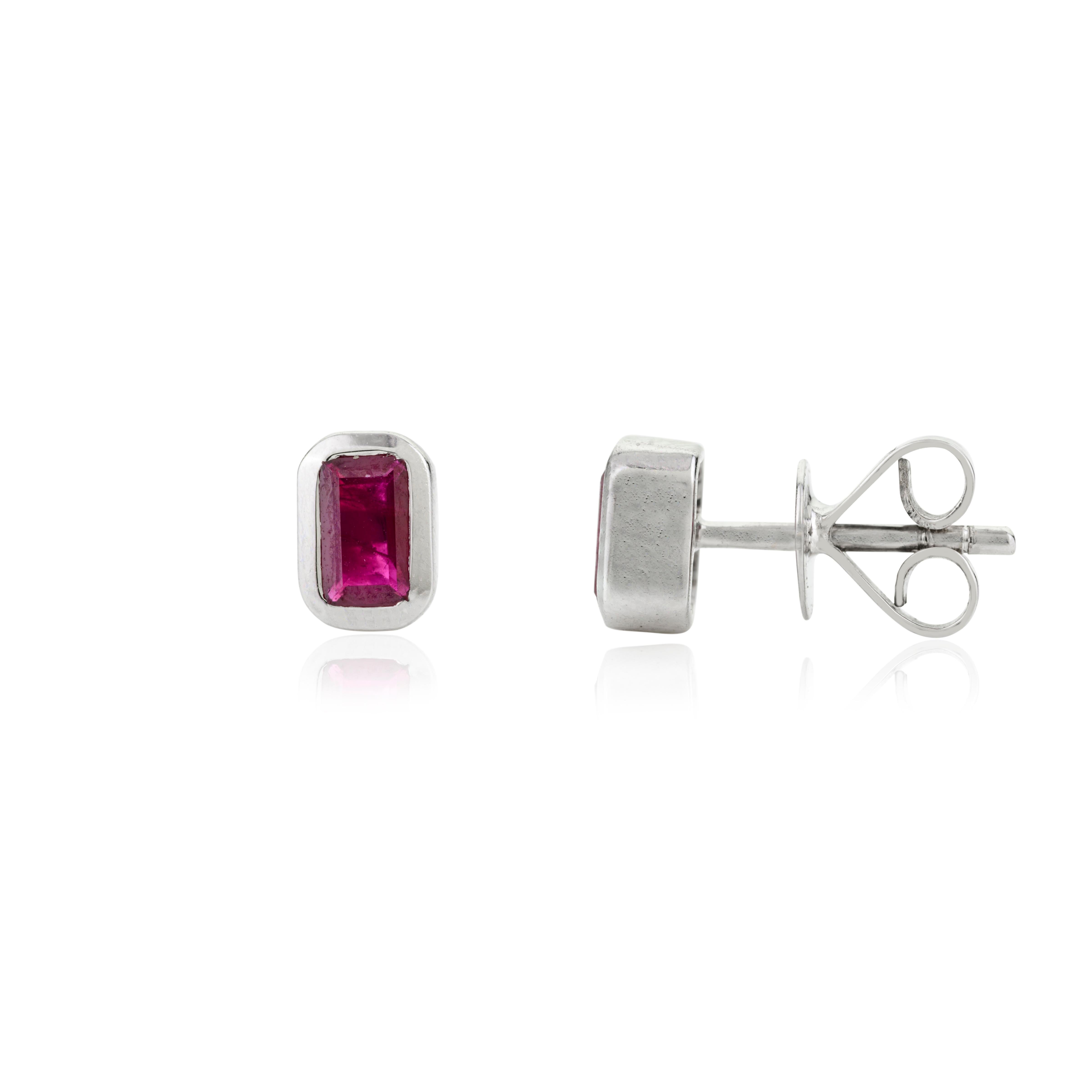 Art déco Clous d'oreilles pour la fête des mères en or blanc massif 14 carats avec rubis naturel de taille octogonale en vente