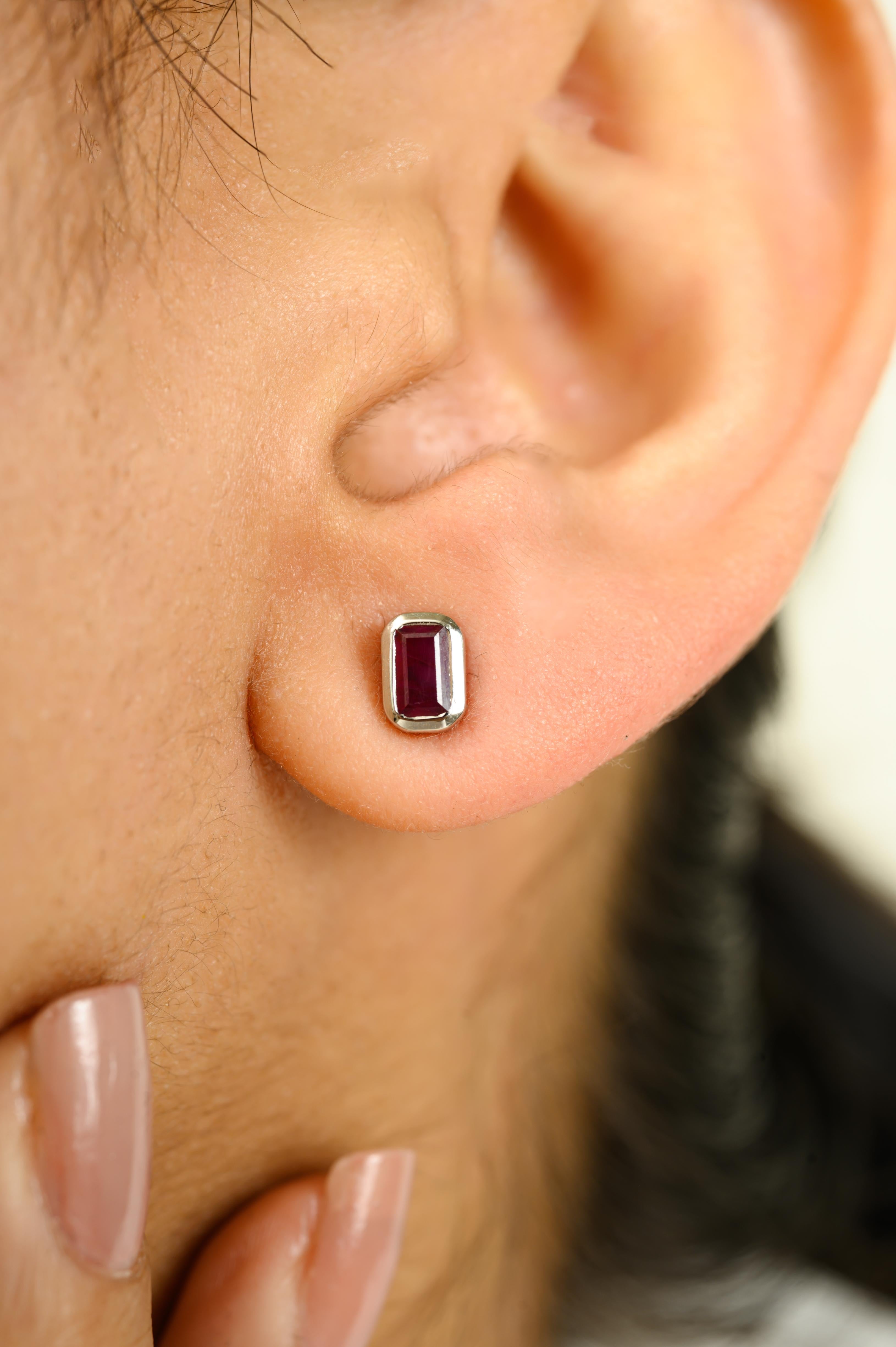 Taille octogone Clous d'oreilles pour la fête des mères en or blanc massif 14 carats avec rubis naturel de taille octogonale en vente