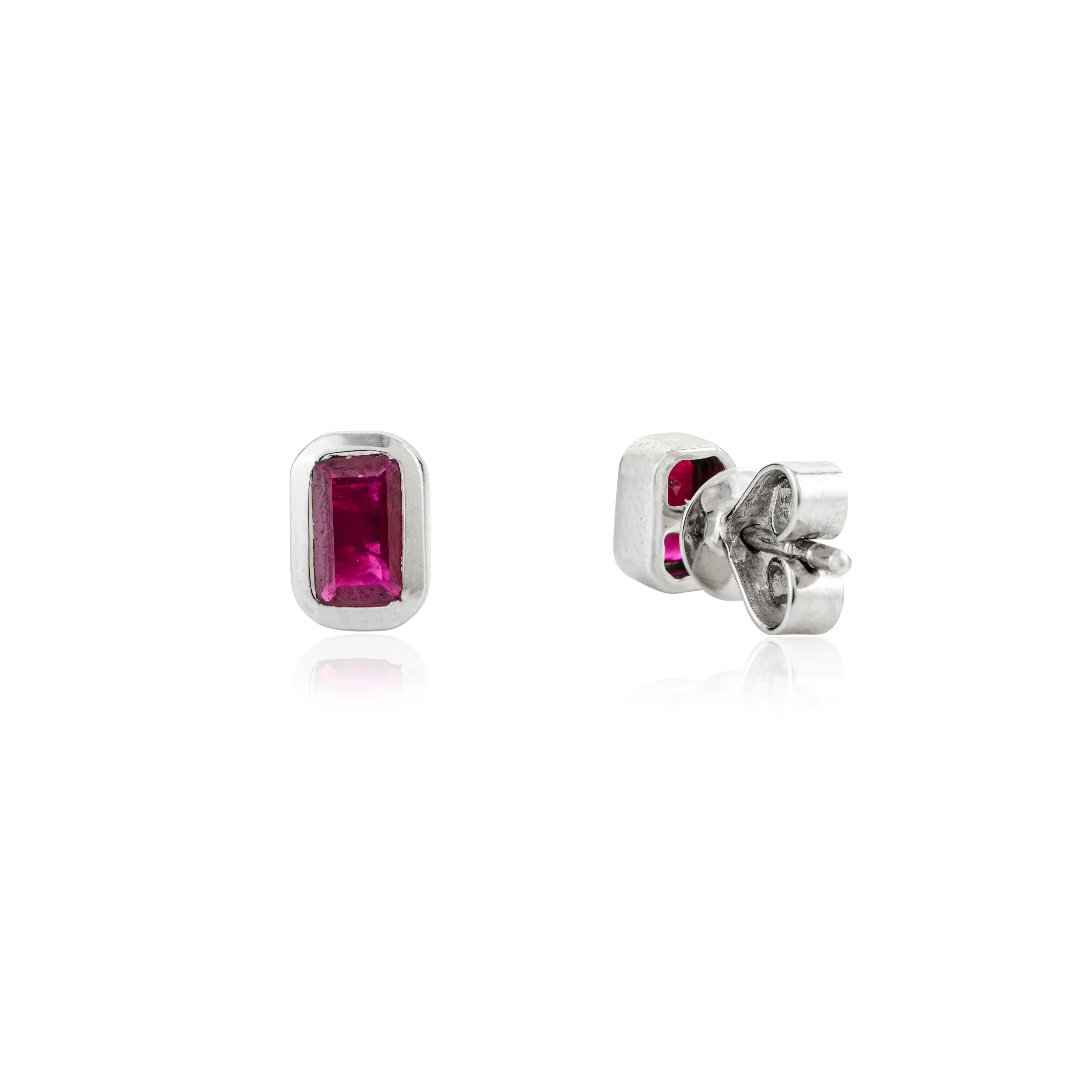 Clous d'oreilles pour la fête des mères en or blanc massif 14 carats avec rubis naturel de taille octogonale en vente 1