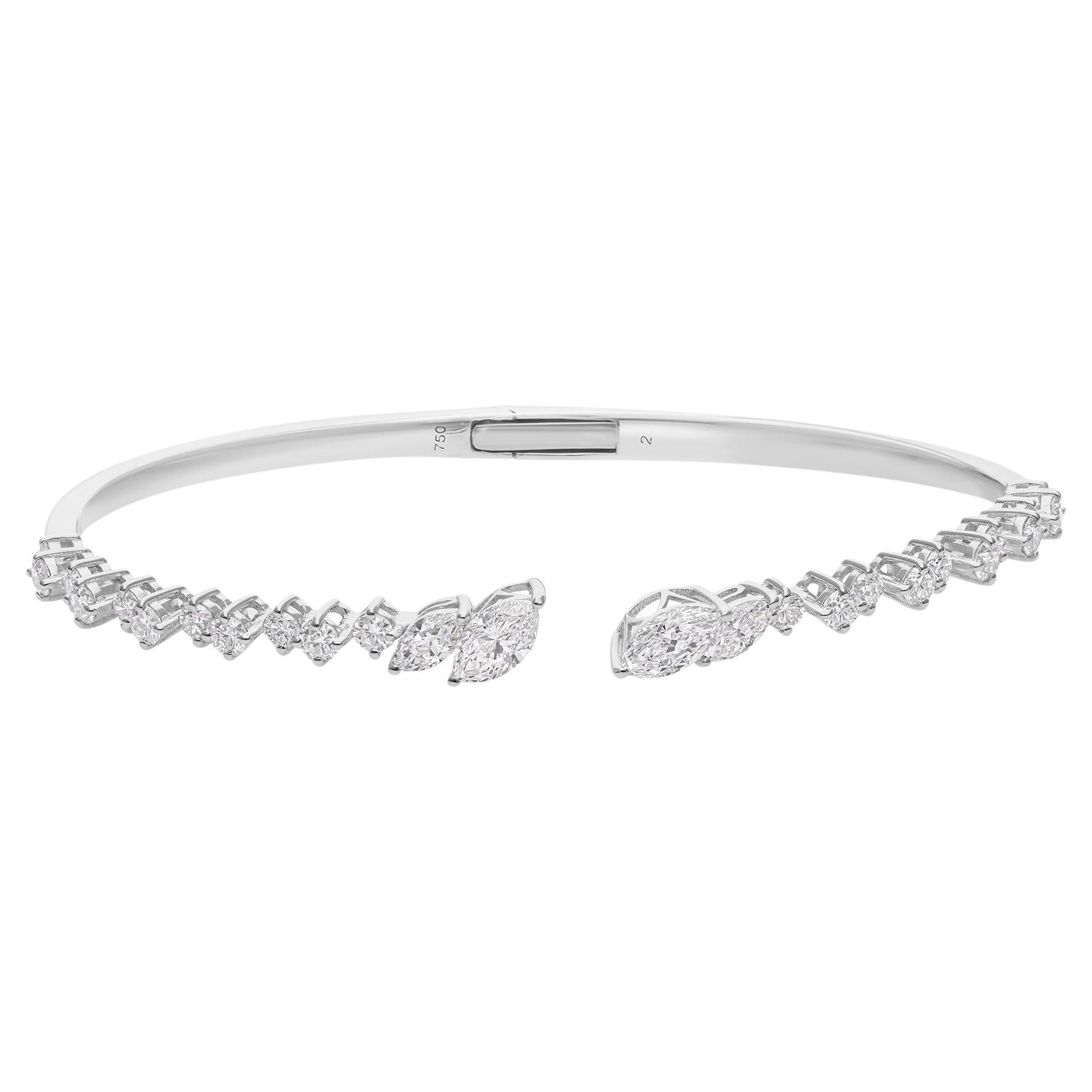 Minimalistisches offenes Armreif-Armband mit gemischtem Diamantschliff aus 18k massivem Weißgold