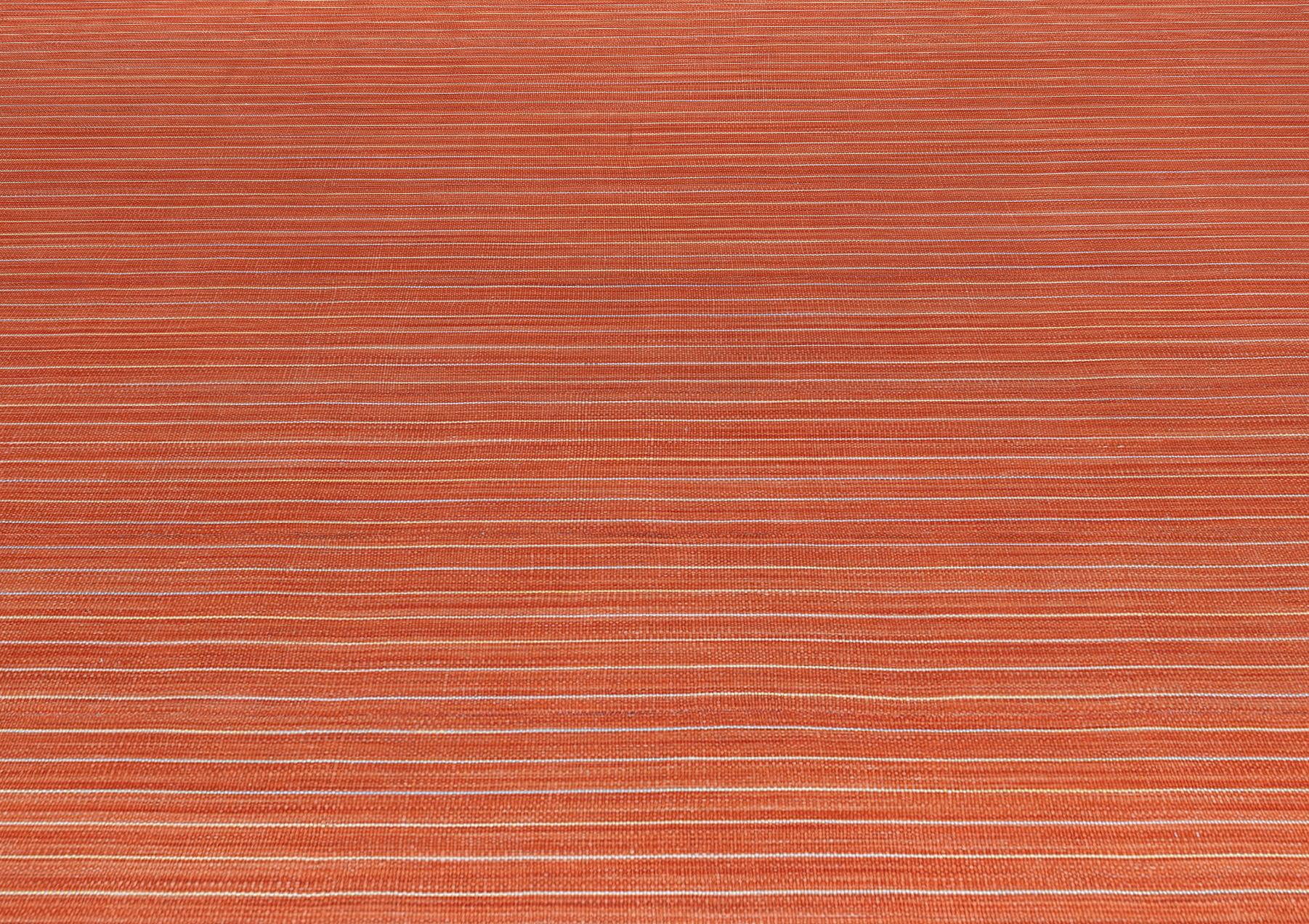 Minimalistischer moderner Pelas Flachgewebe-Teppich in Orange (21. Jahrhundert und zeitgenössisch) im Angebot