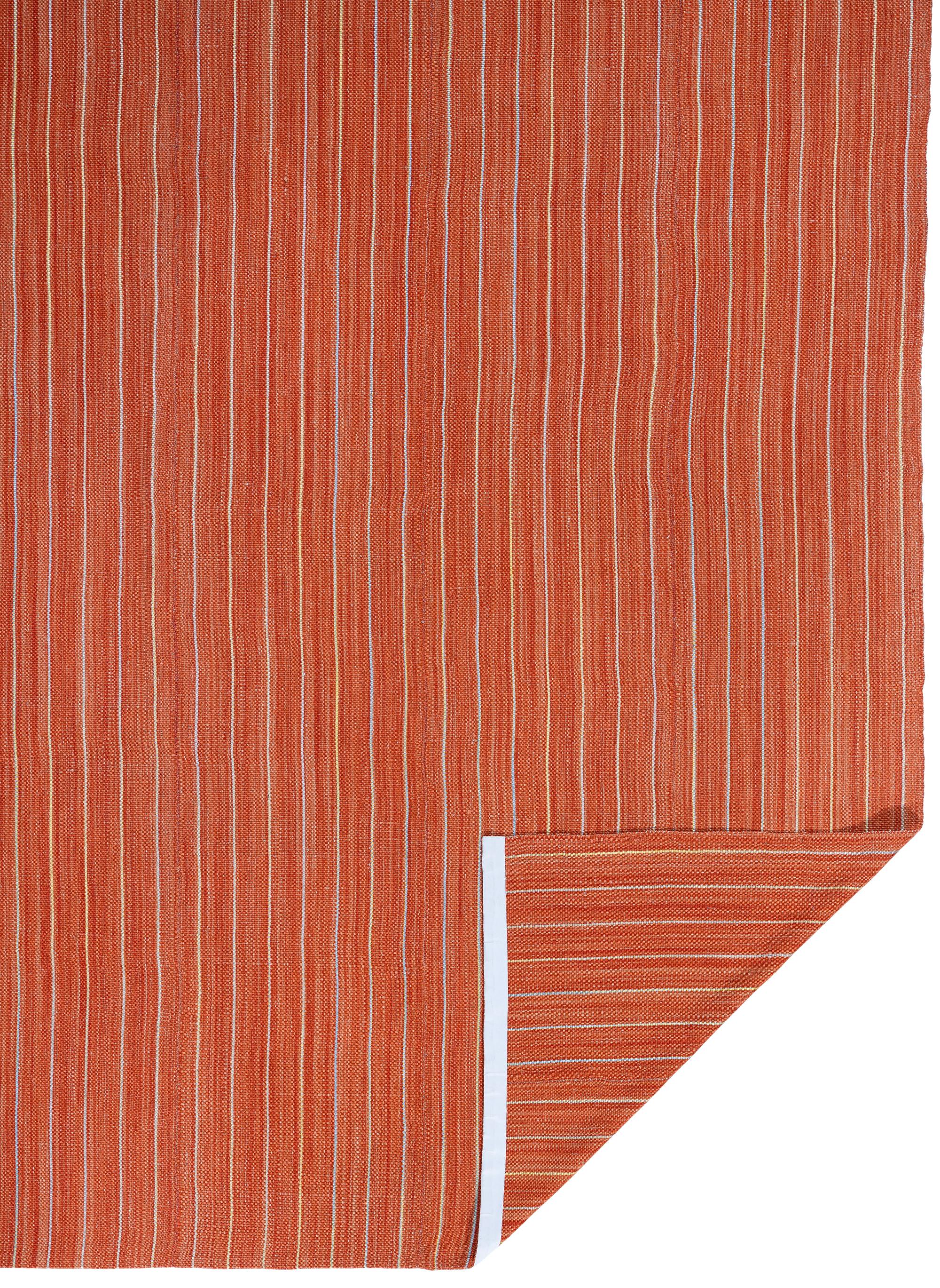 Minimalistischer moderner Pelas Flachgewebe-Teppich in Orange im Angebot 1