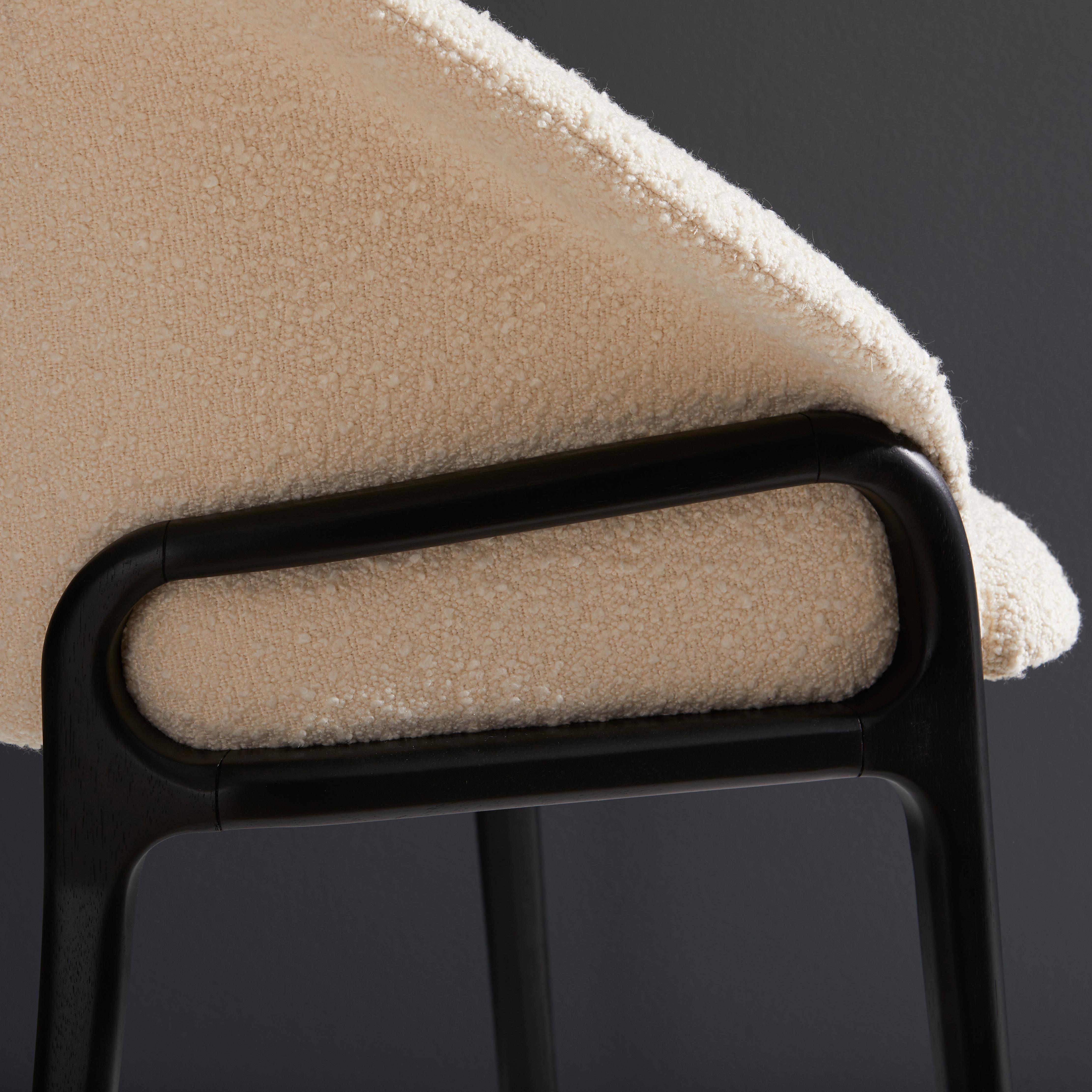 Chaise organique minimaliste en Wood Wood noir, assise en cuir noir en vente 5