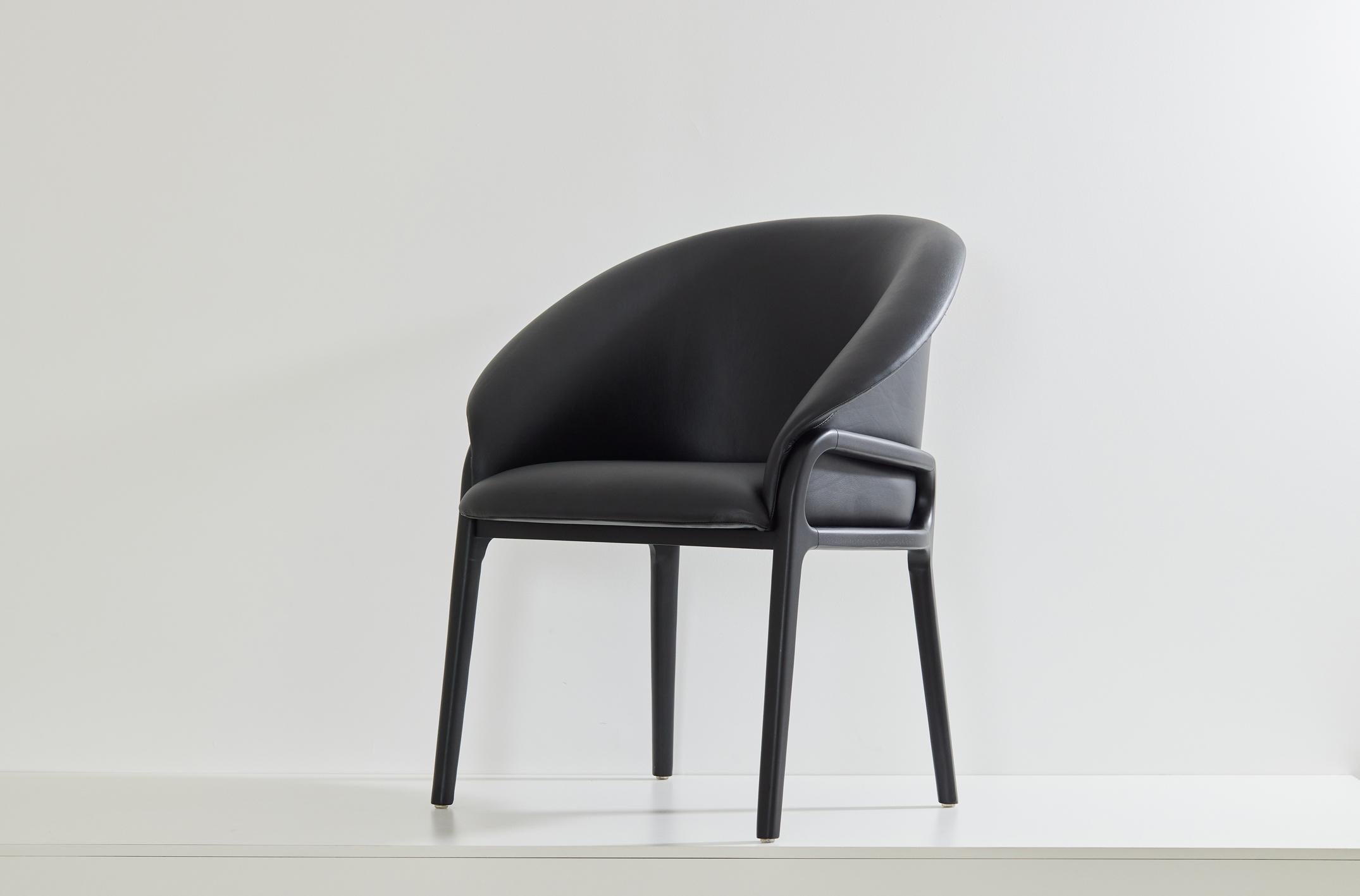 Leather Minimalist Organic Chair in natural Solid Wood, black leather Seating tone For Sale