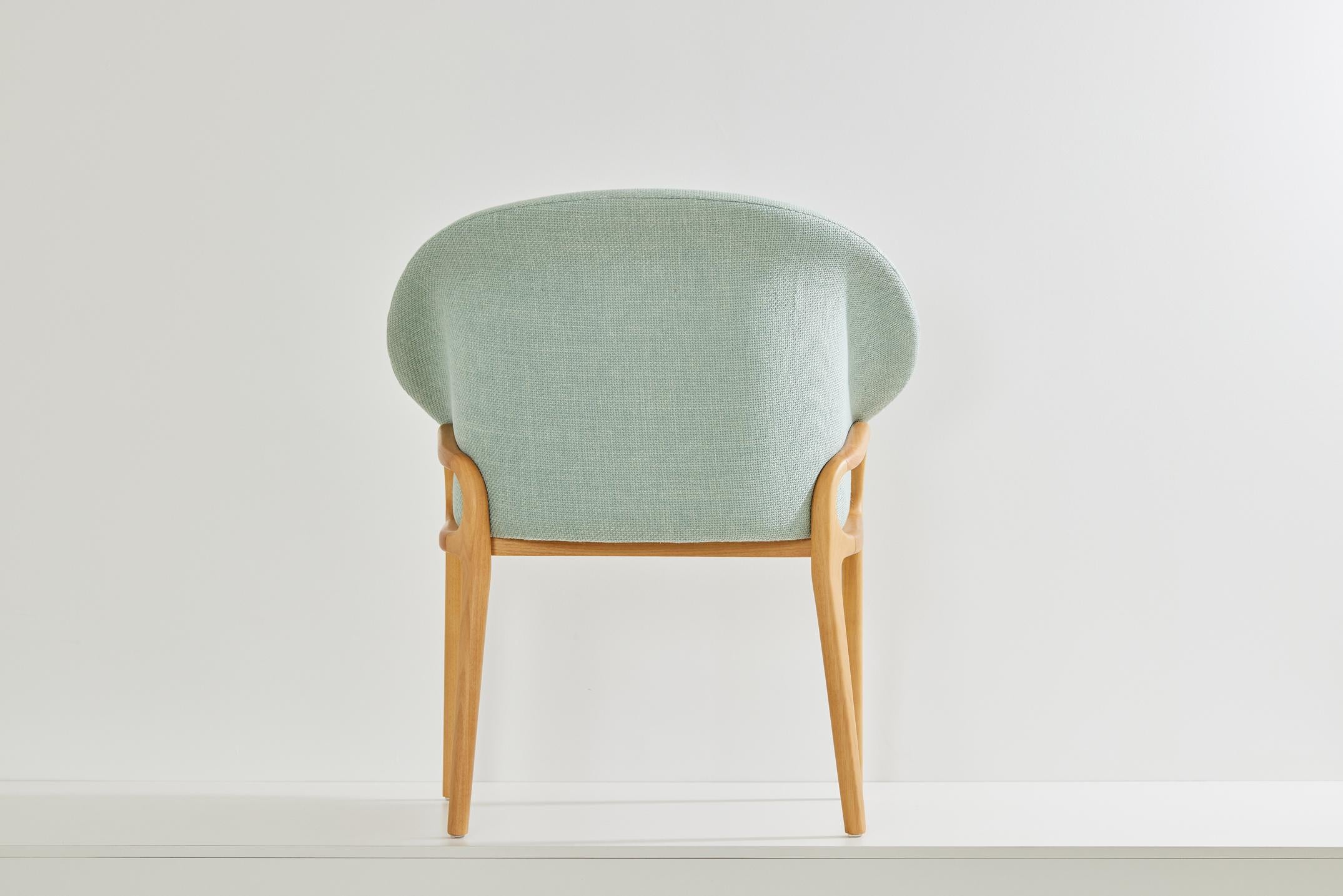 Silla orgánica minimalista de madera maciza negra, cian textiles Asientos en Nuevo estado para la venta en Vila Cordeiro, São Paulo