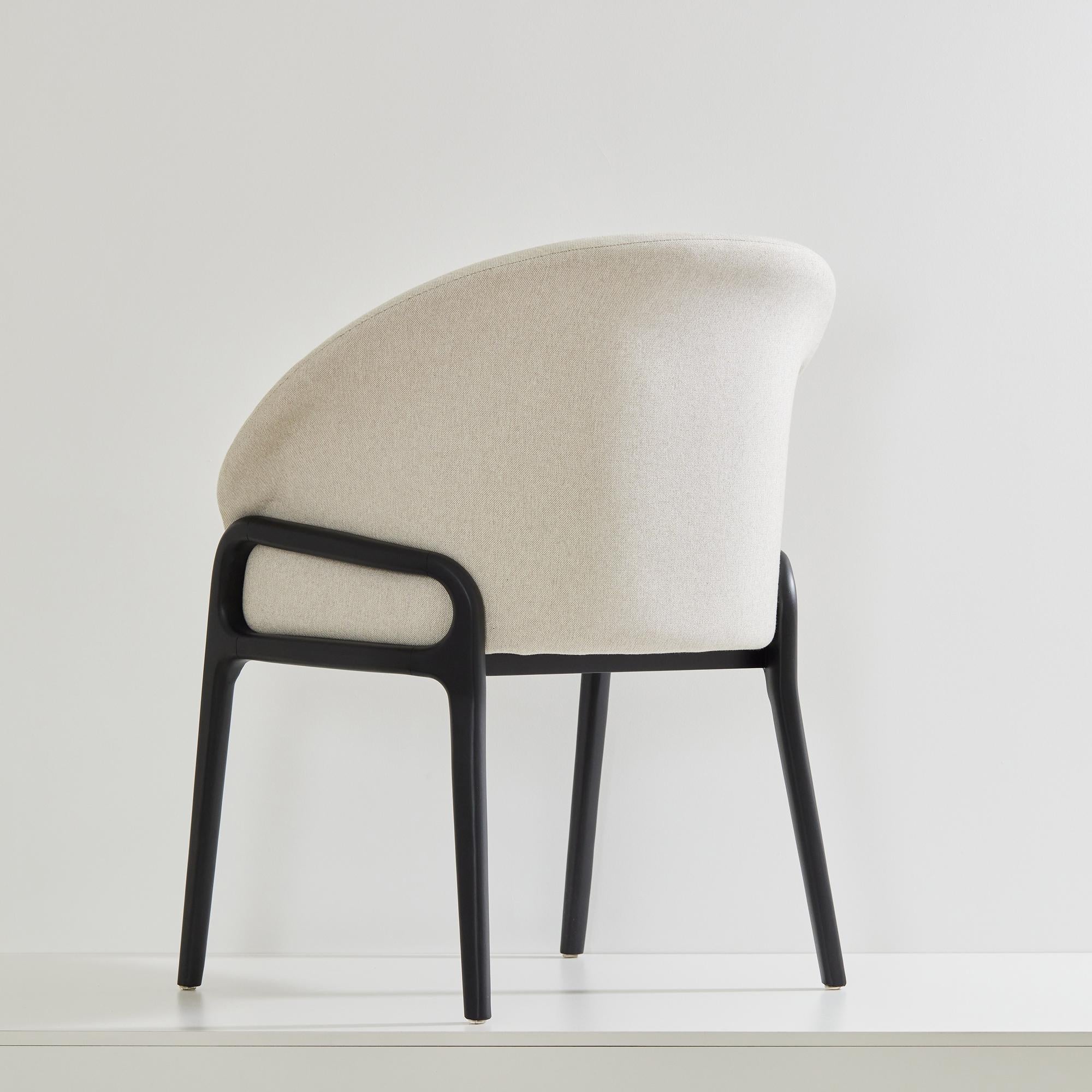 Minimalist Organic Chair in black Solid Wood, off-white textiles Seating In New Condition For Sale In Vila Cordeiro, São Paulo