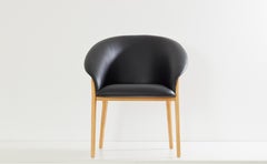 Minimalist Organic Chair in natural Solid Wood, black leather Seating tone