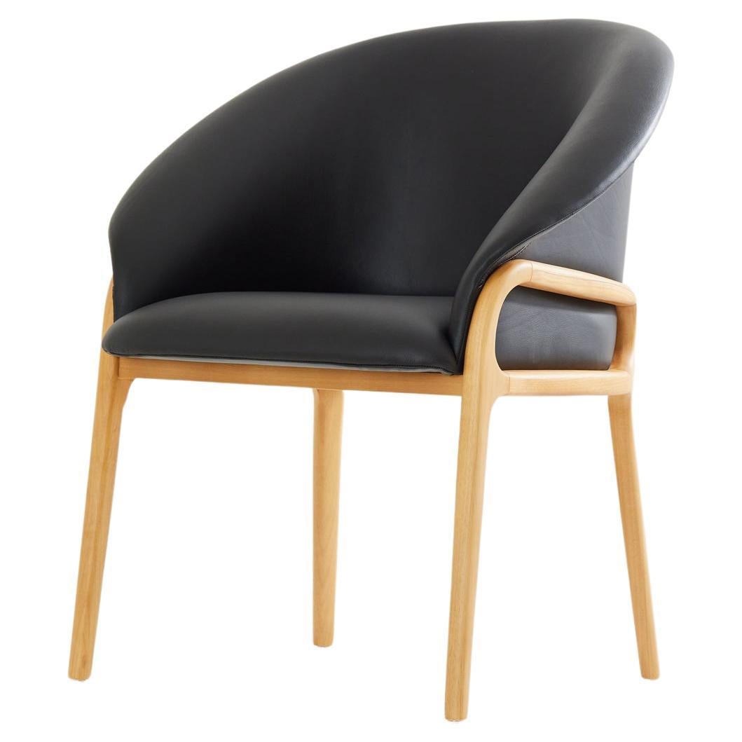 Minimalistischer organischer Stuhl aus natürlichem Massivholz, schwarzer Ledersitzfläche