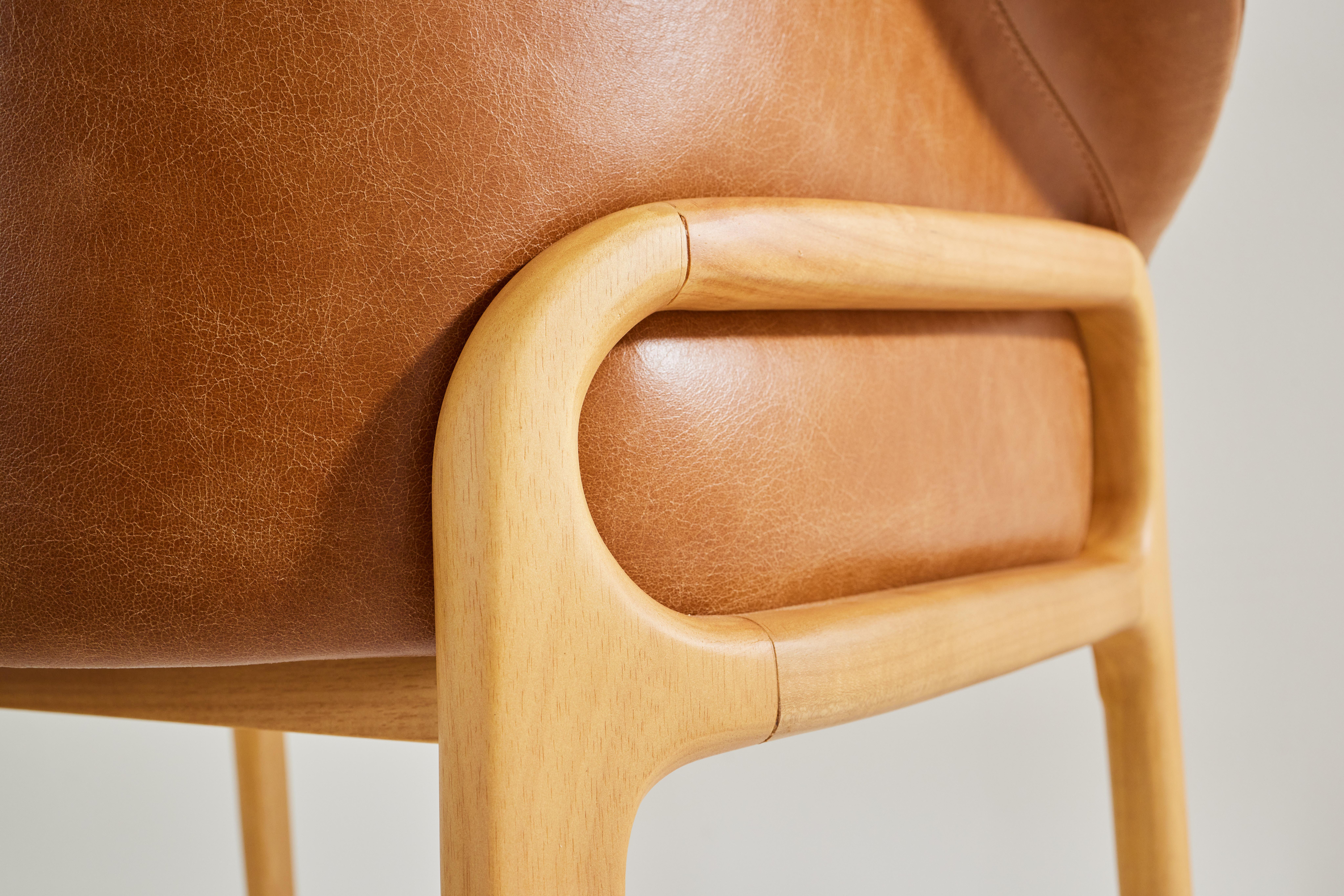 Leather Minimalist Organic Chair in Solid Wood, camel leather Seating tone For Sale