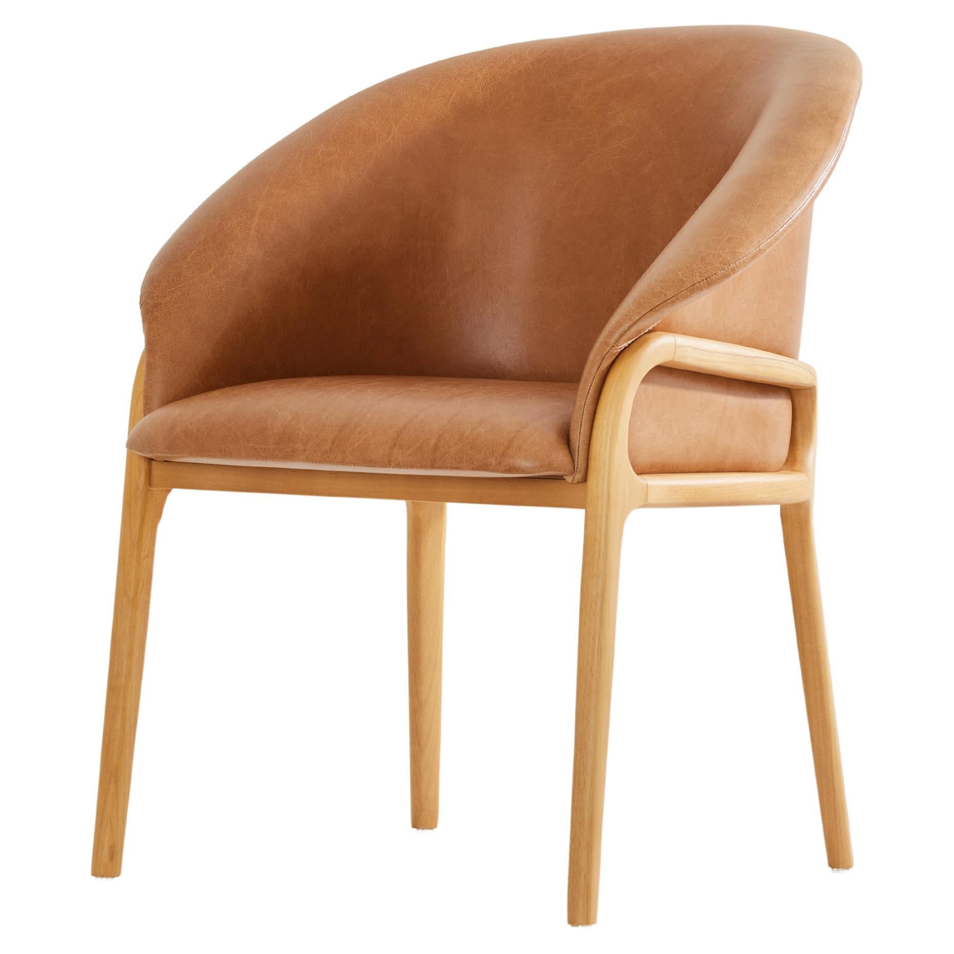 Chaise organique minimaliste en bois massif, cuir camel ton siège