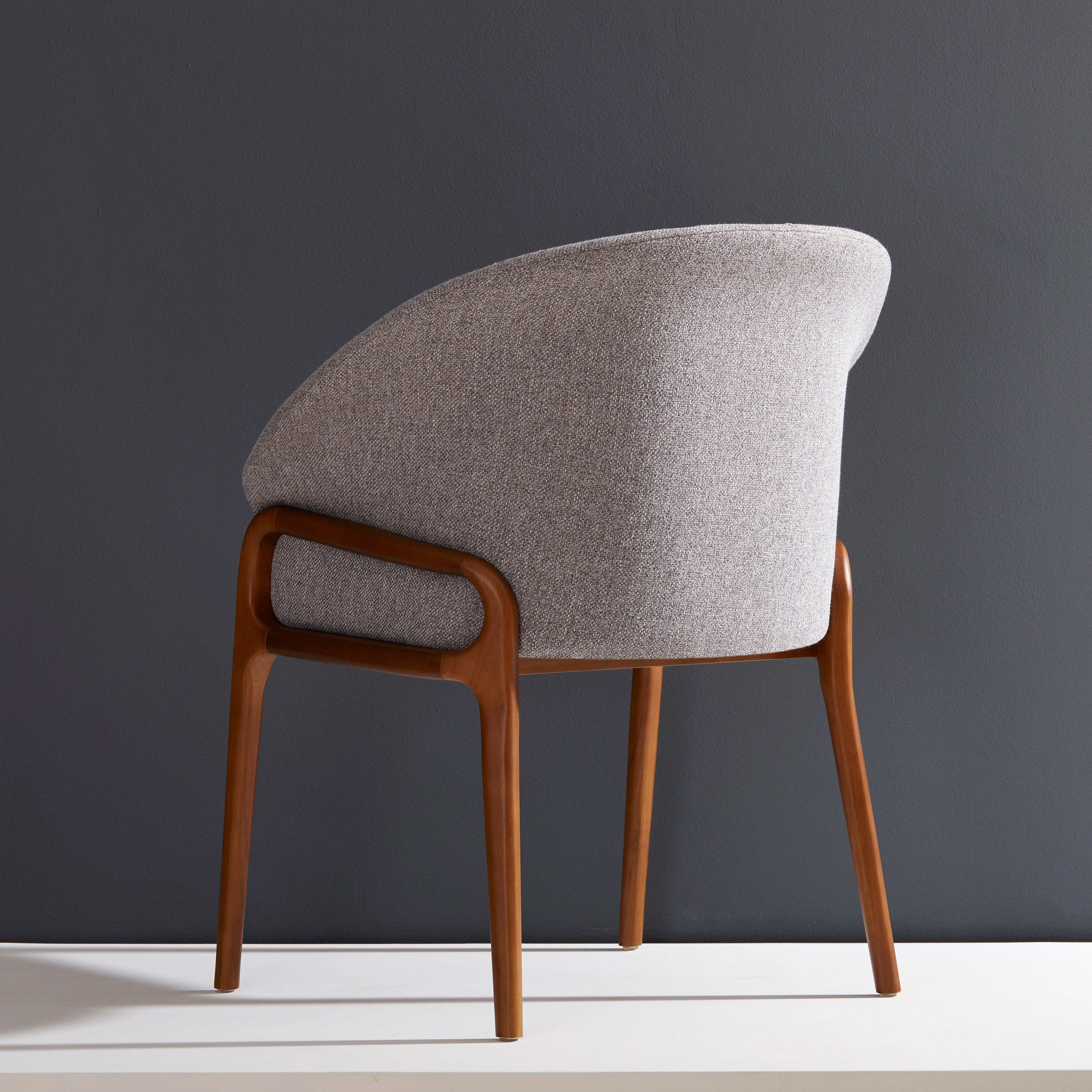 Minimalistischer organischer Stuhl aus Massivholz, gepolsterter Sitzfläche (Brasilianisch) im Angebot