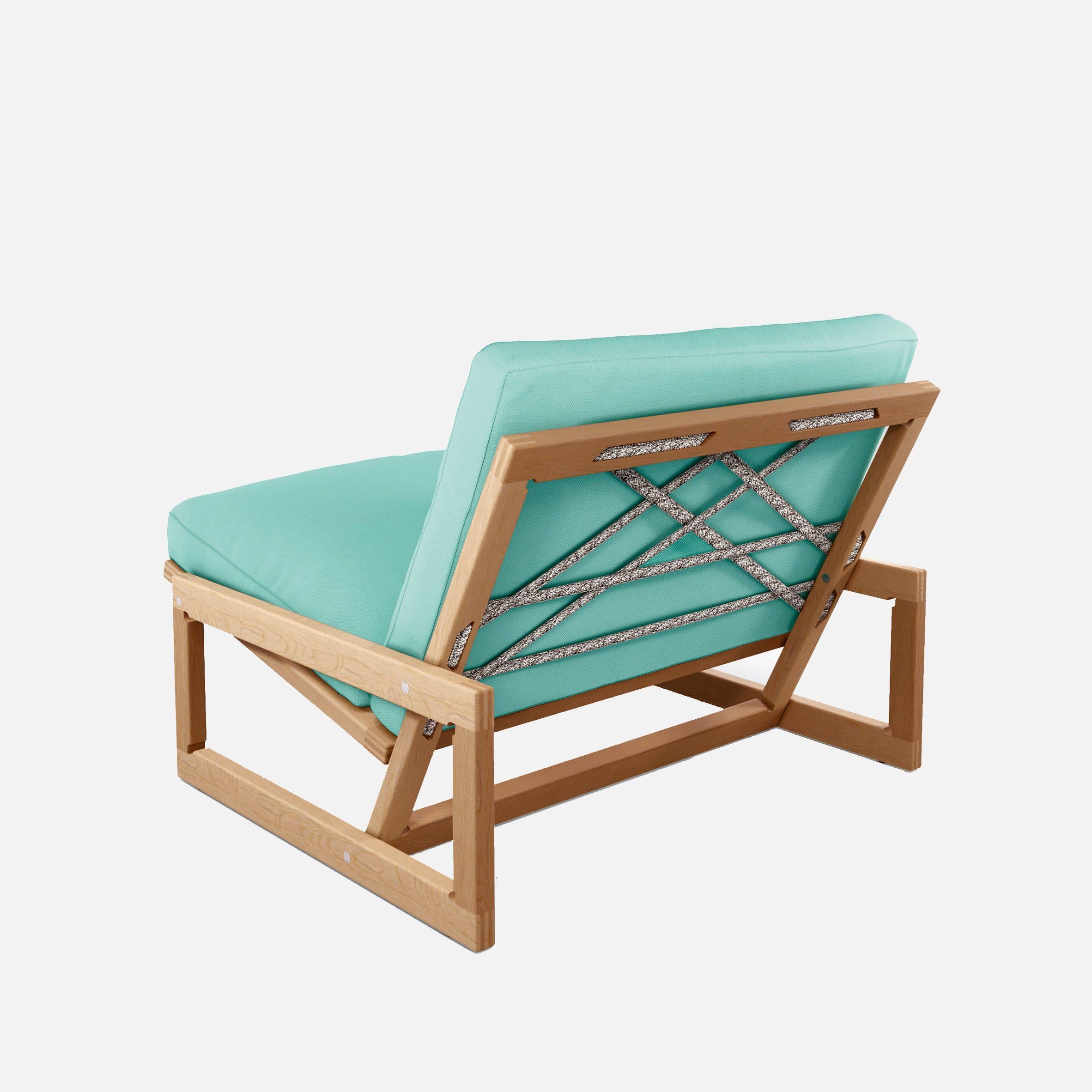 Una poltrona da esterno elegante e minimalista, pensata per i più giovani, che invita alla spontaneità tipica di una giornata da trascorrere all'aperto. 

Nel 1967, Afra & Tobia Scarpa hanno realizzato una sedia che parla a una generazione attiva e