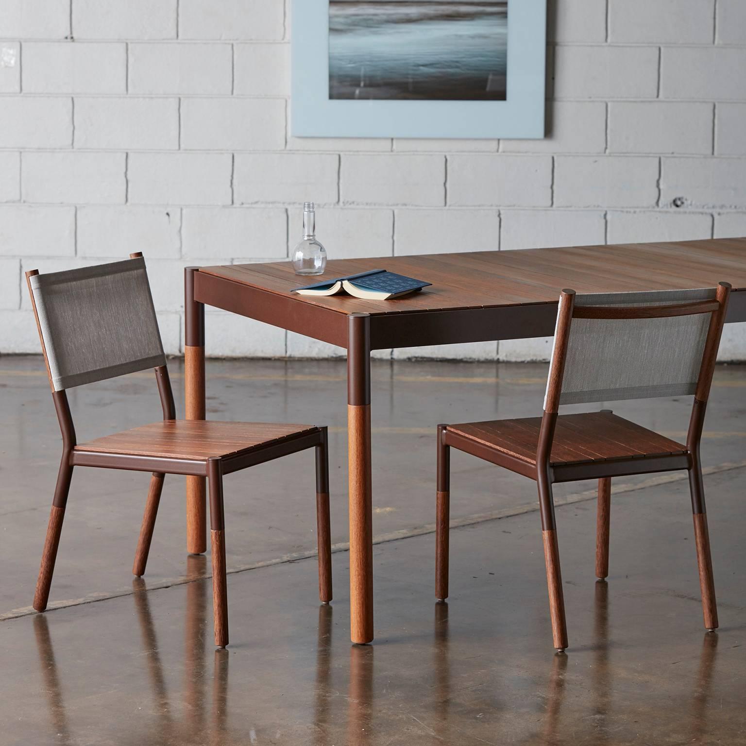 Silla de exterior minimalista de madera, metal y tela en venta 1
