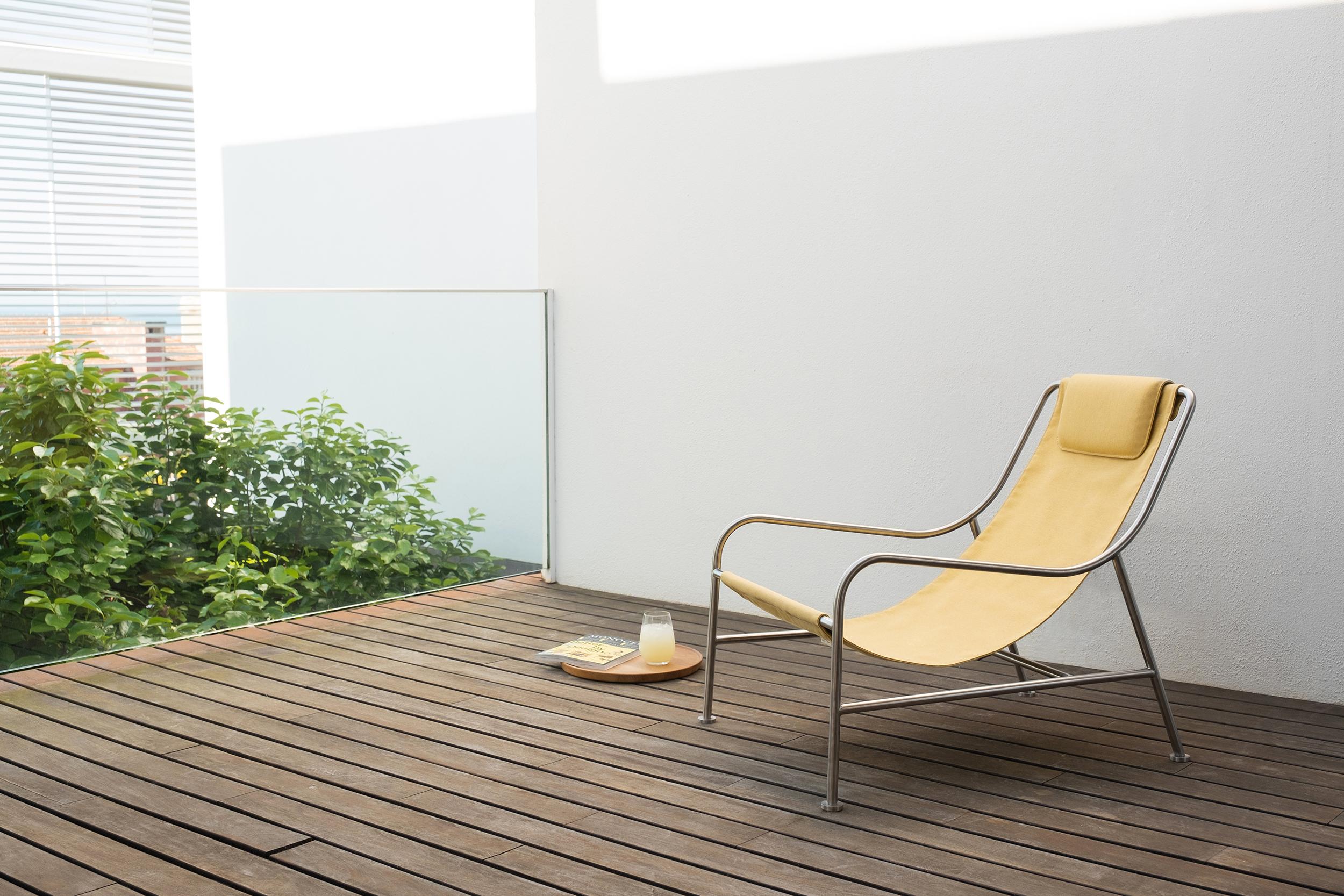 Modern Minimalist Outdoor Lounge Chair in 